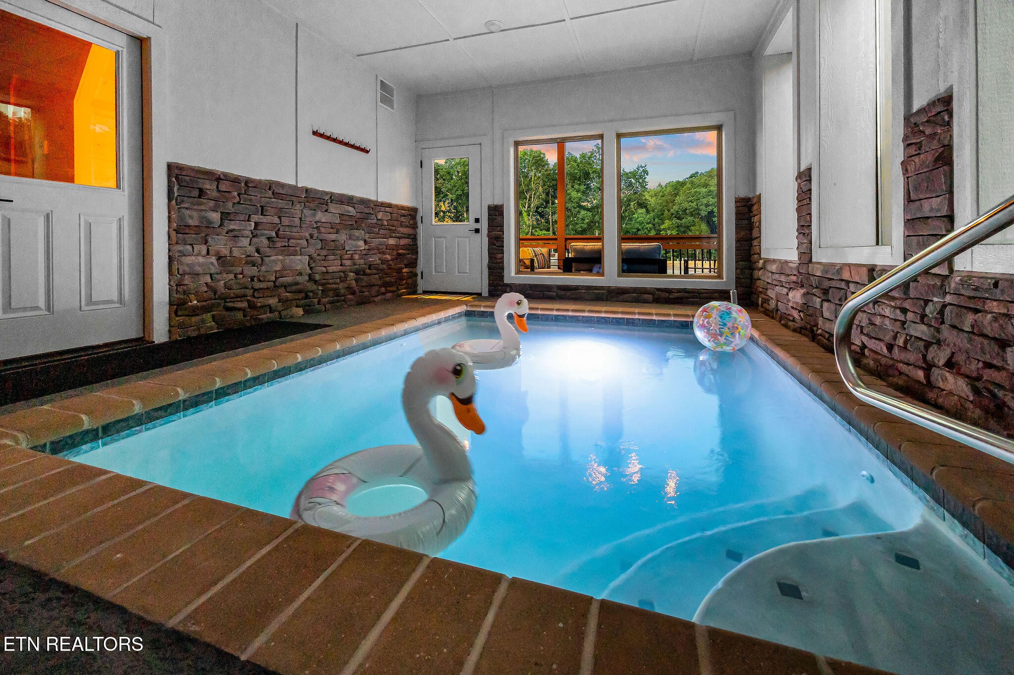 519 Warbonnet Way