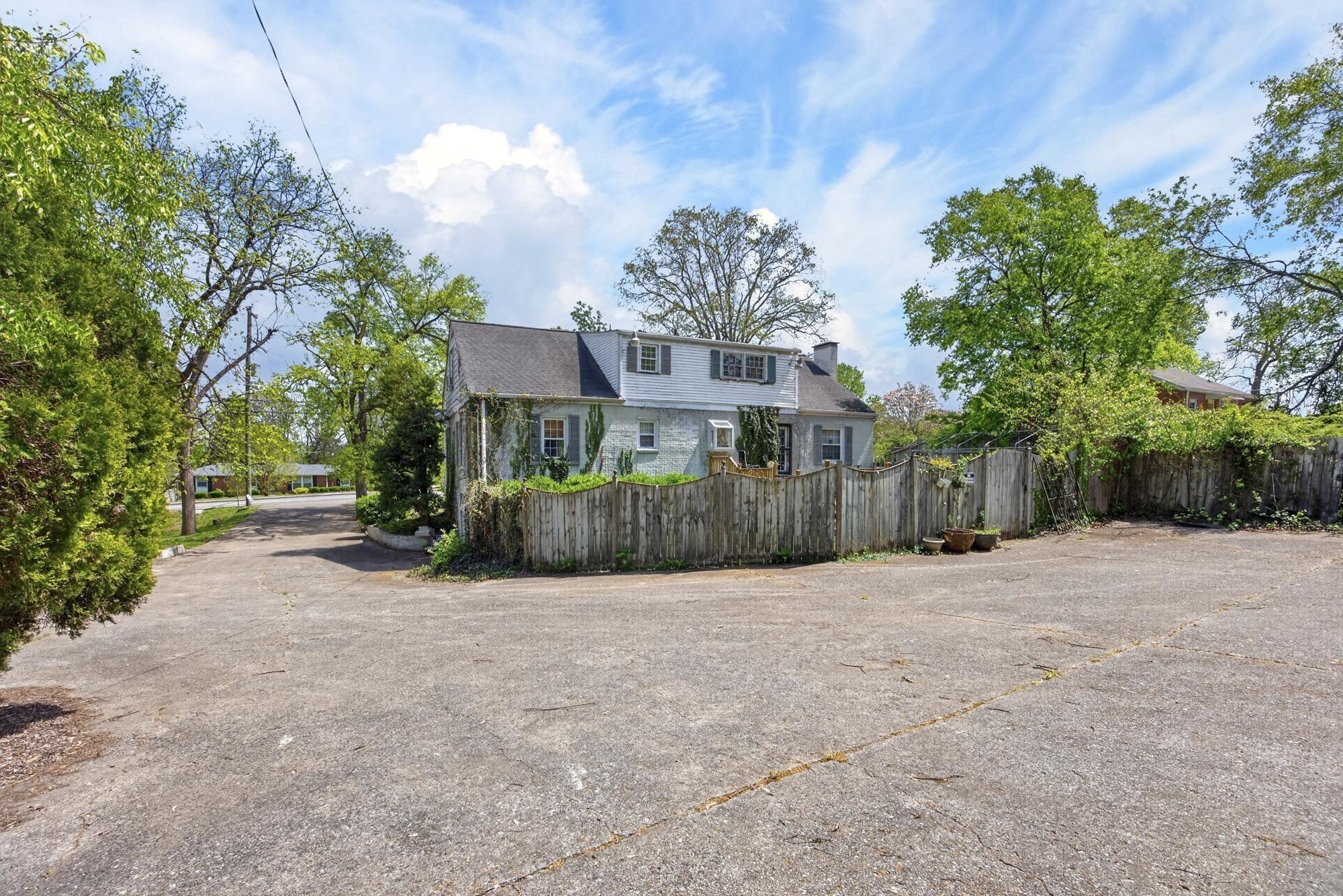 118 S Graycroft Ave