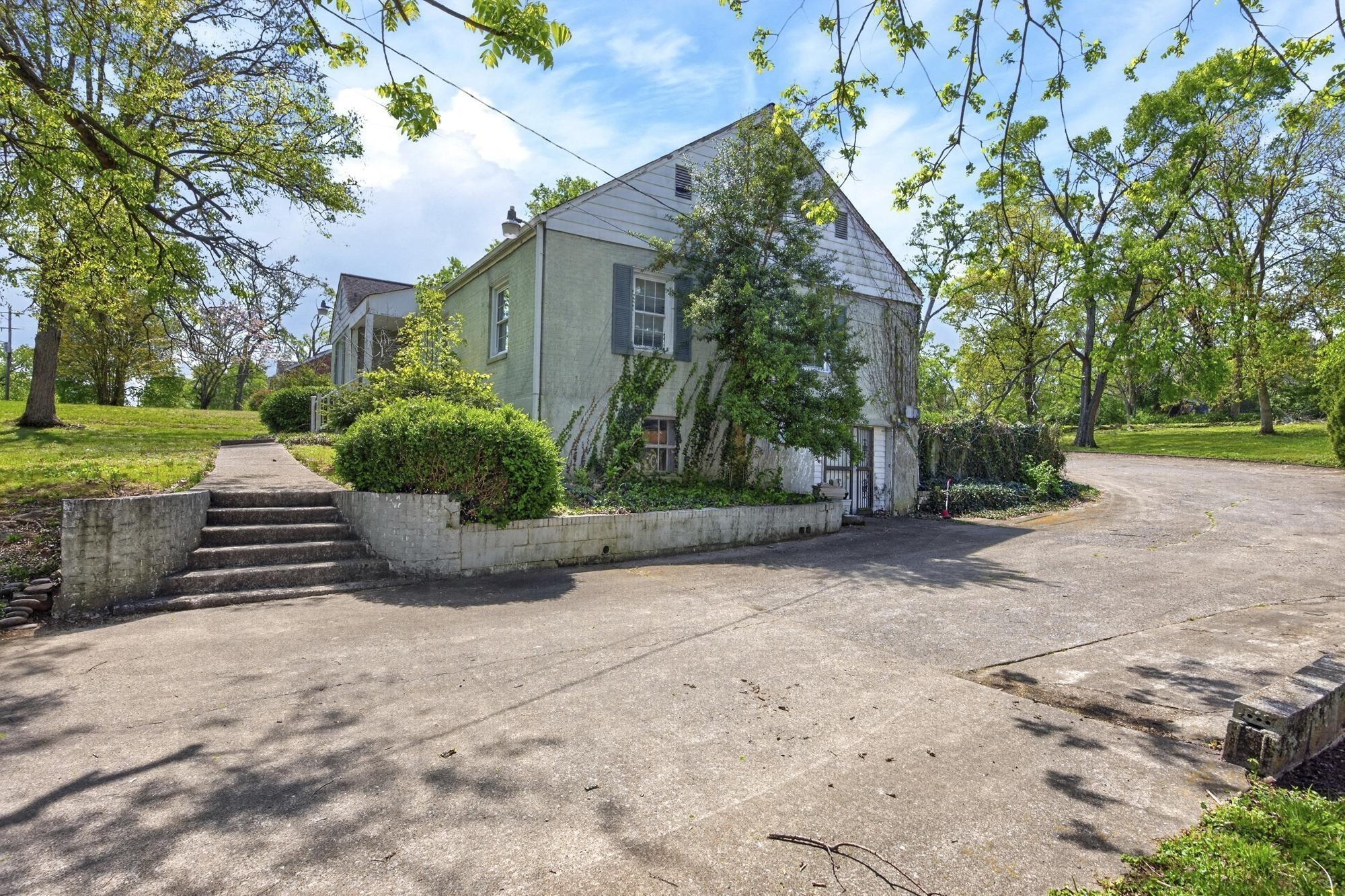 118 S Graycroft Ave