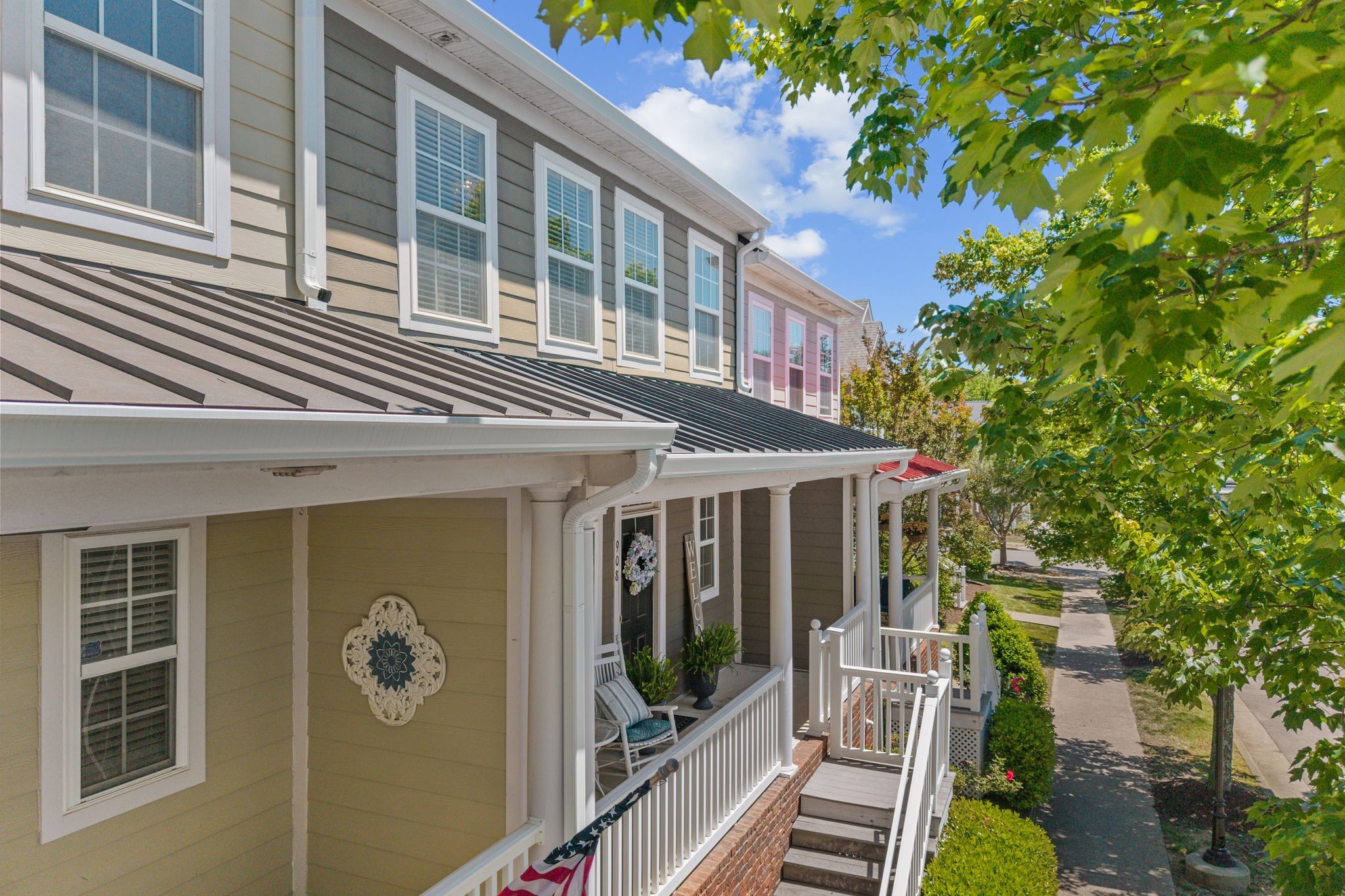 908 Loxley Dr