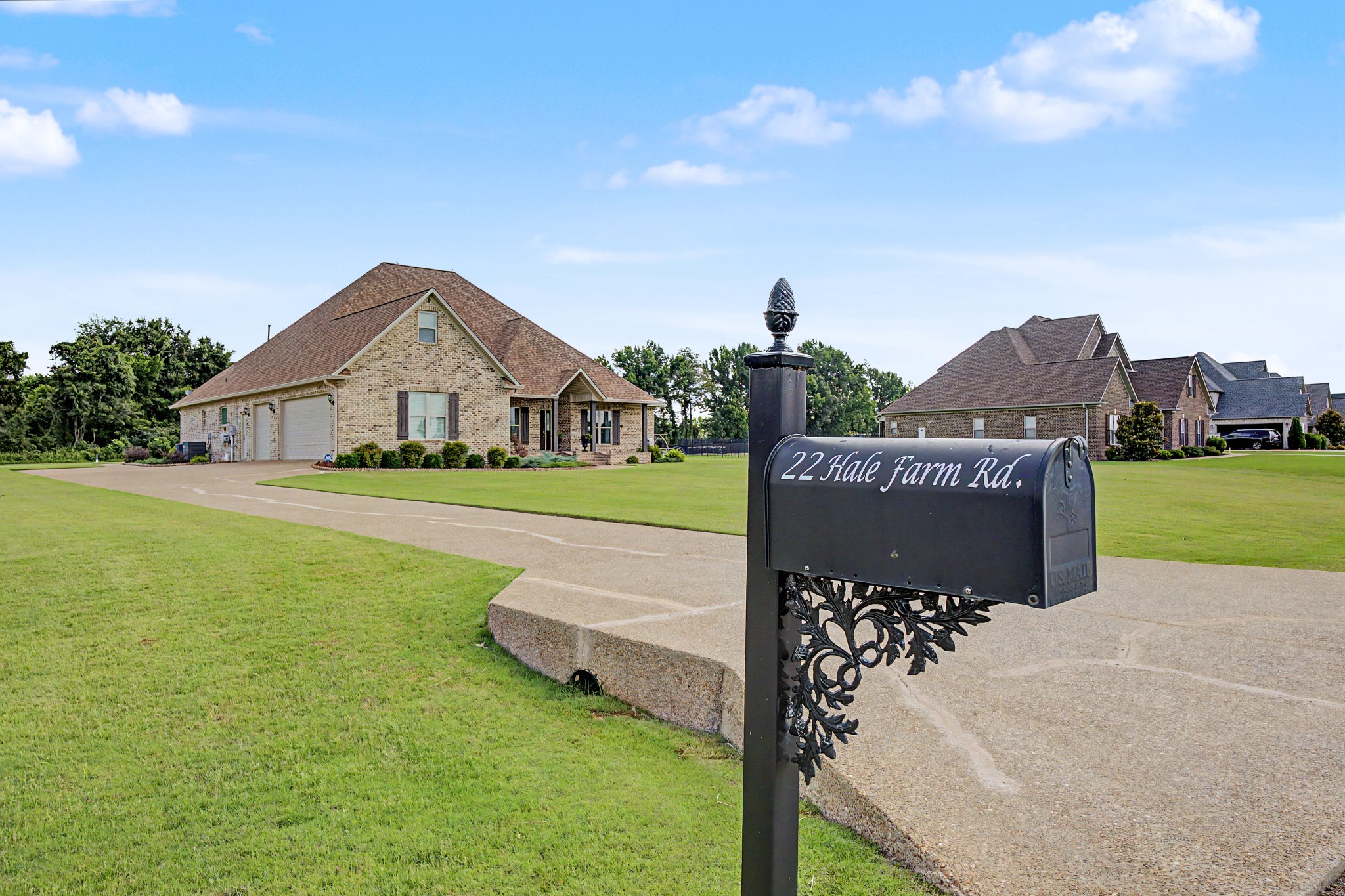 22 Hale Farm Rd