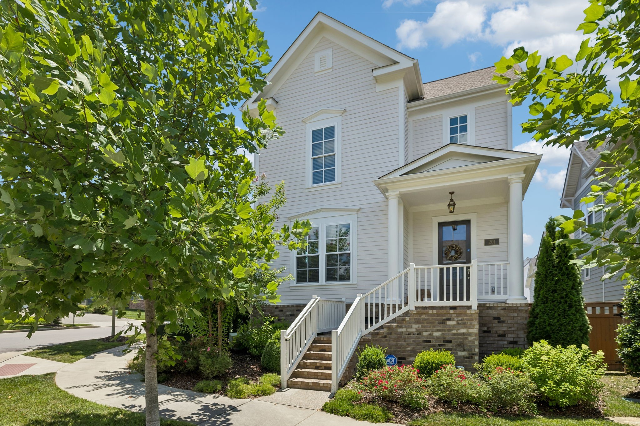 201 Moray Ct