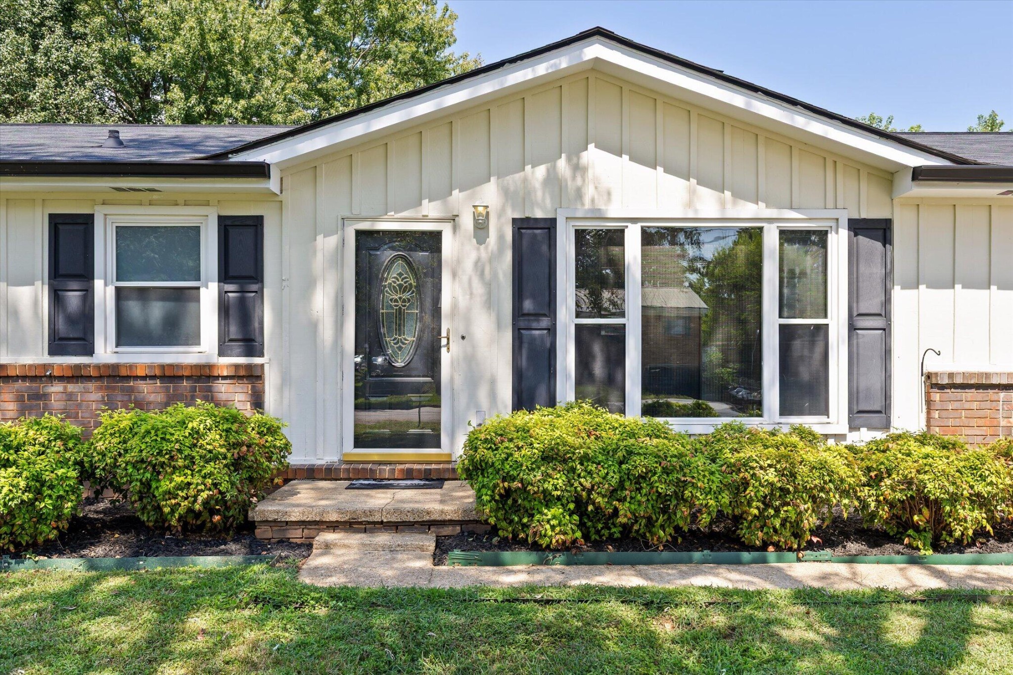 1389 Meadowood Drive