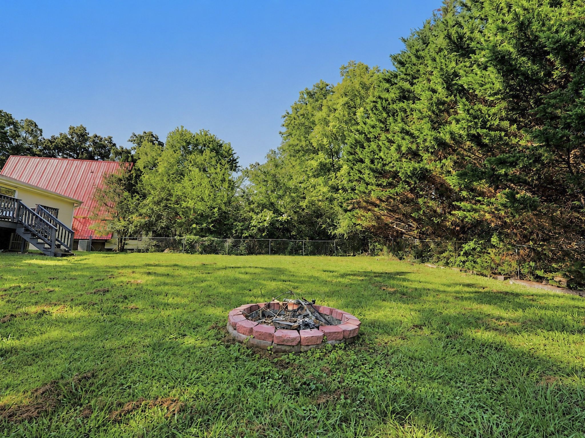 408 Fairview Dr, SE