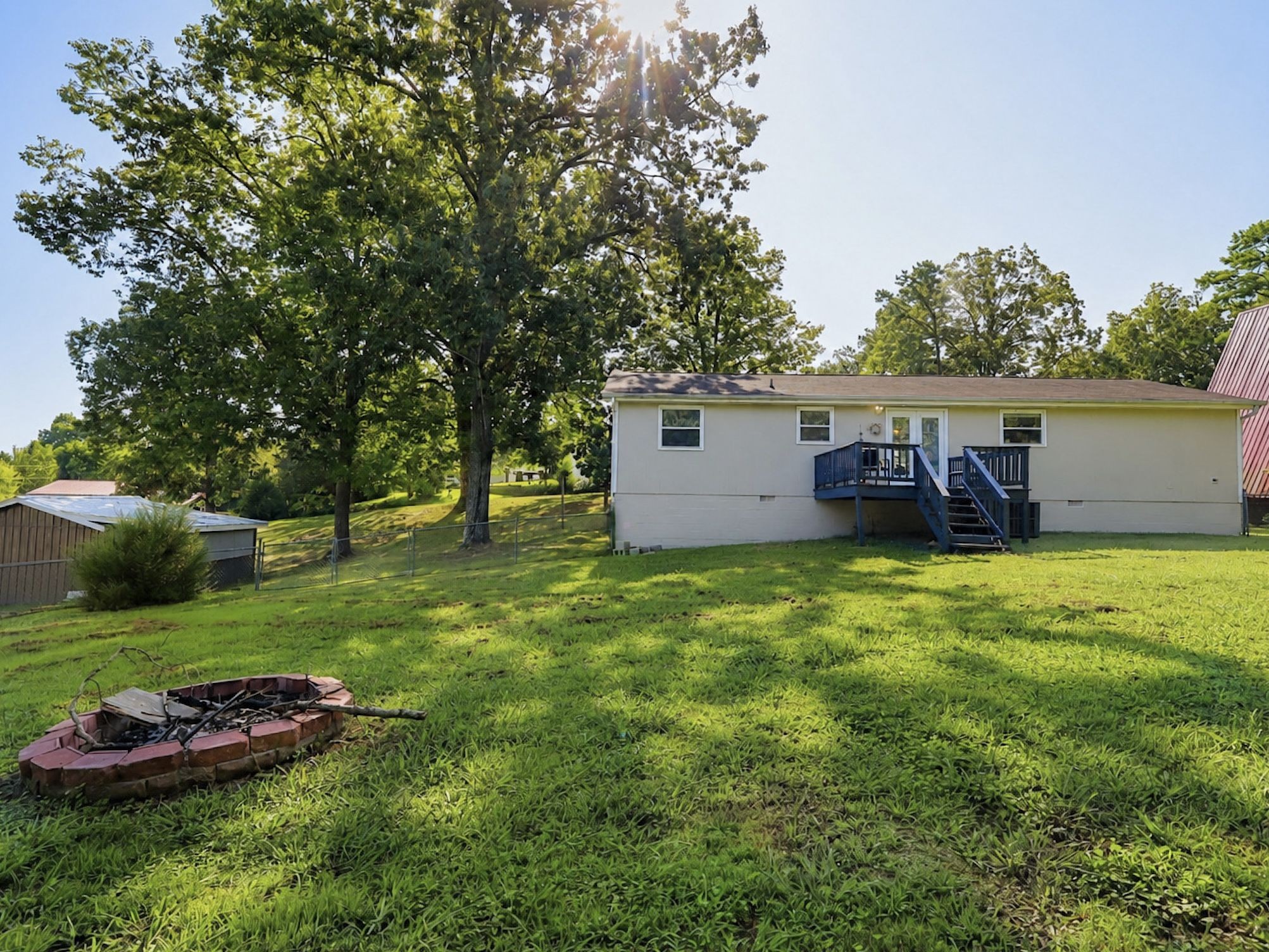 408 Fairview Dr, SE