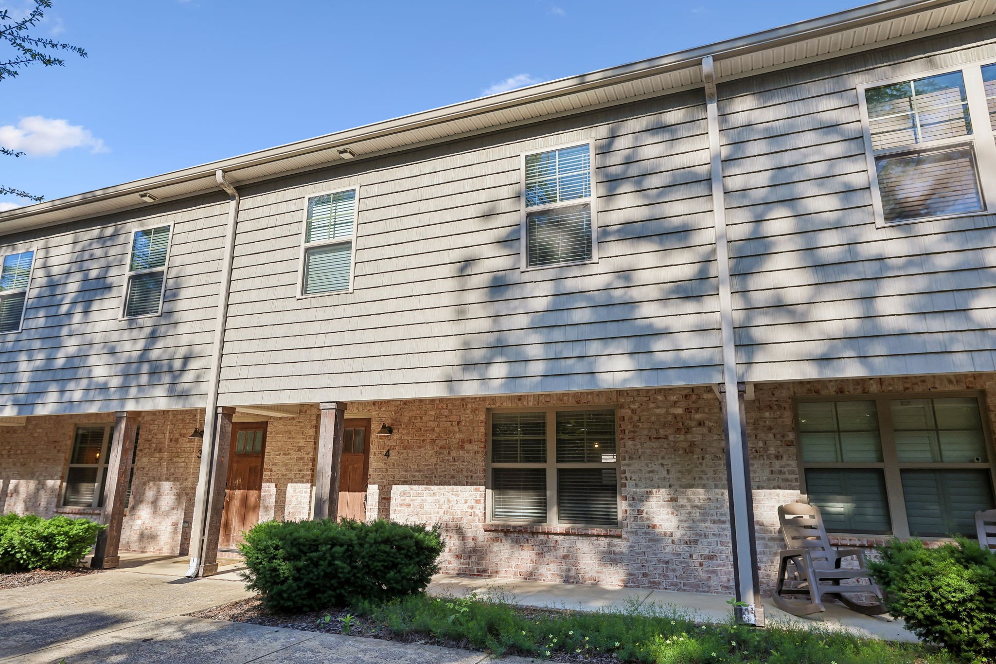 2506 E Main St