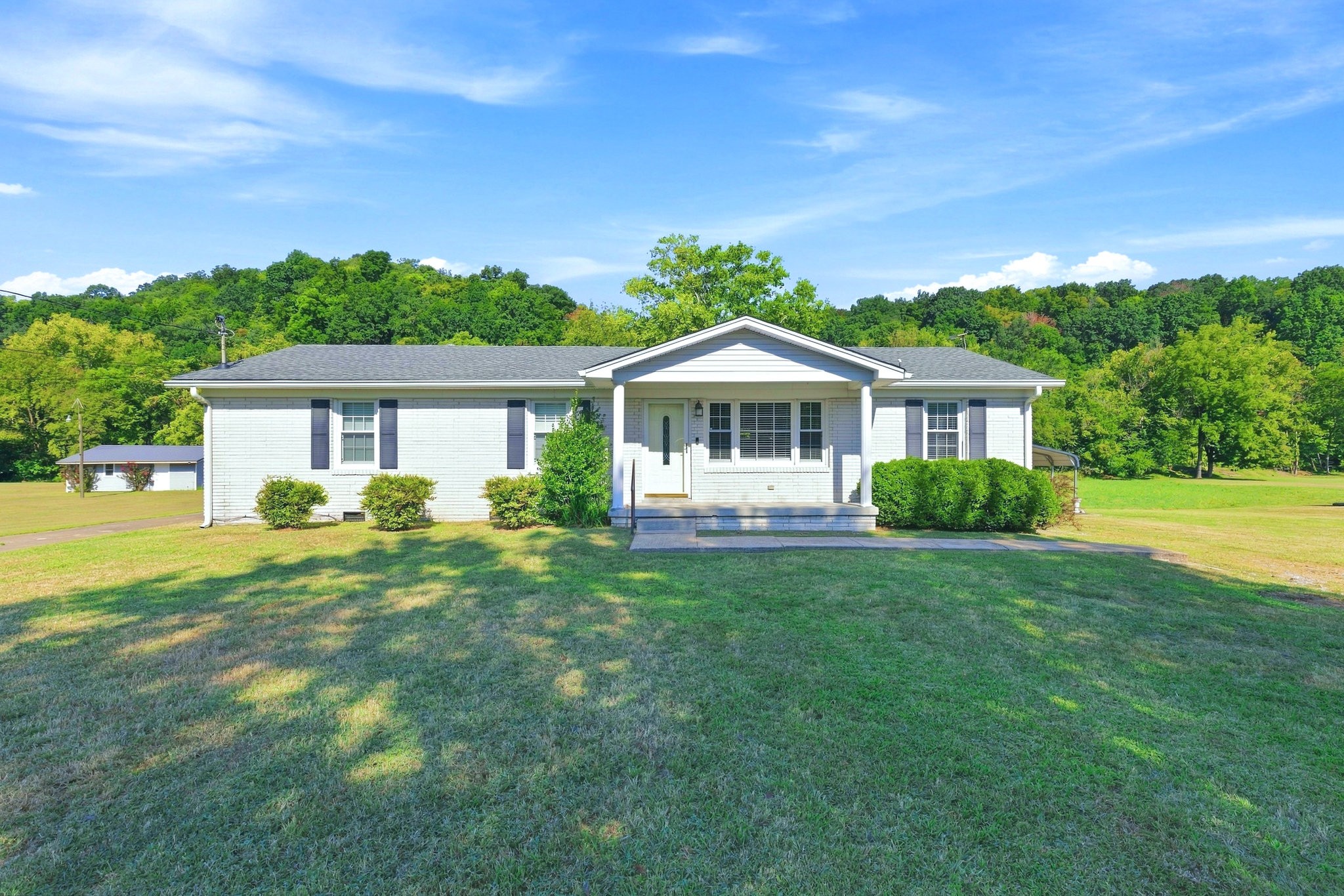 8364 Old Highway 43