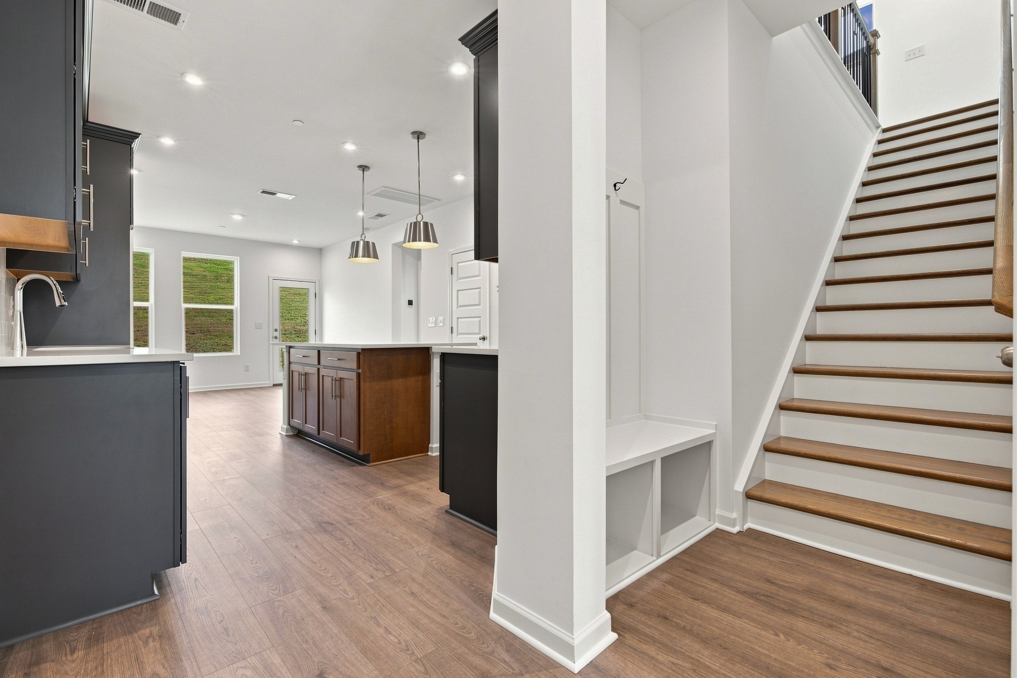 638 Club View Way