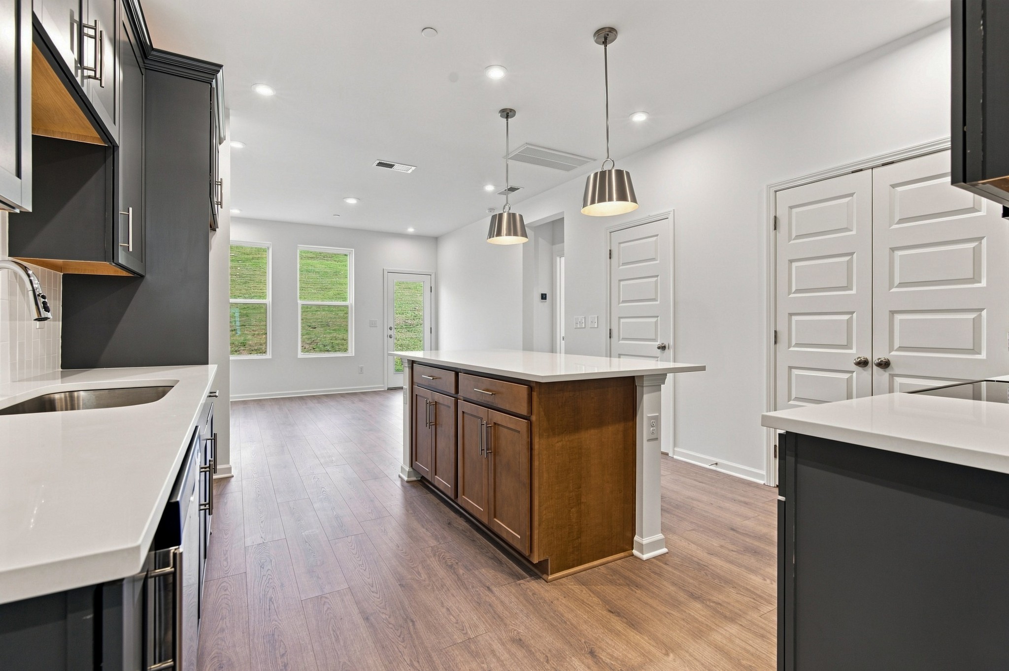 638 Club View Way