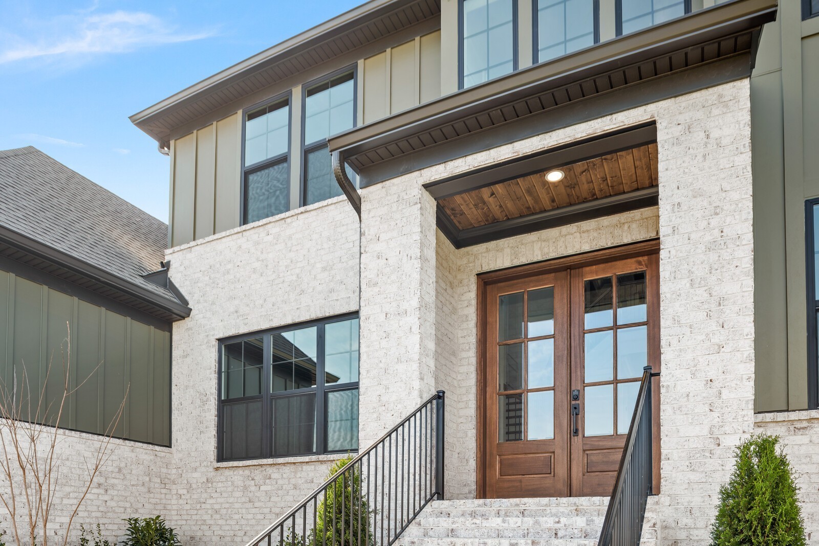 6104 St Charles