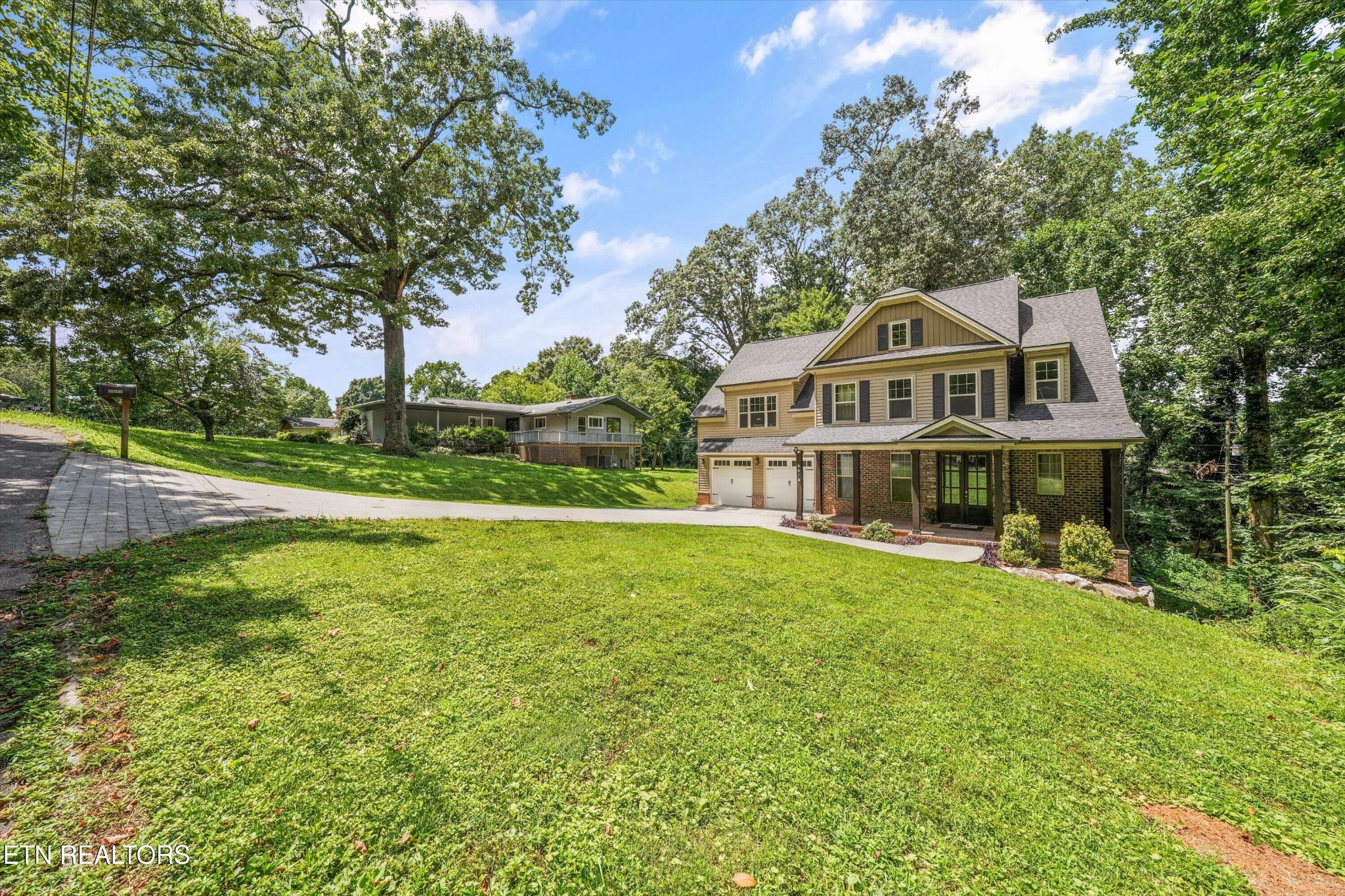 5513 Pinellas Drive
