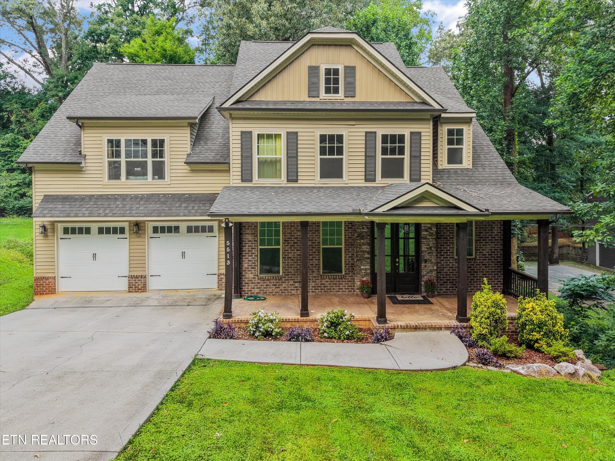 5513 Pinellas Drive