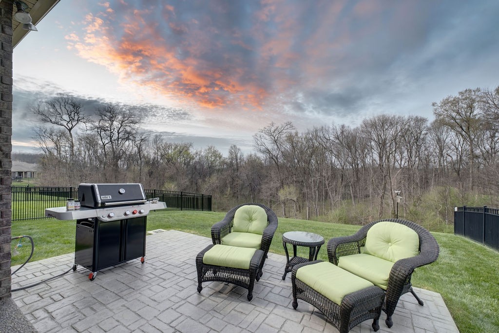 894 Meadowcrest Way