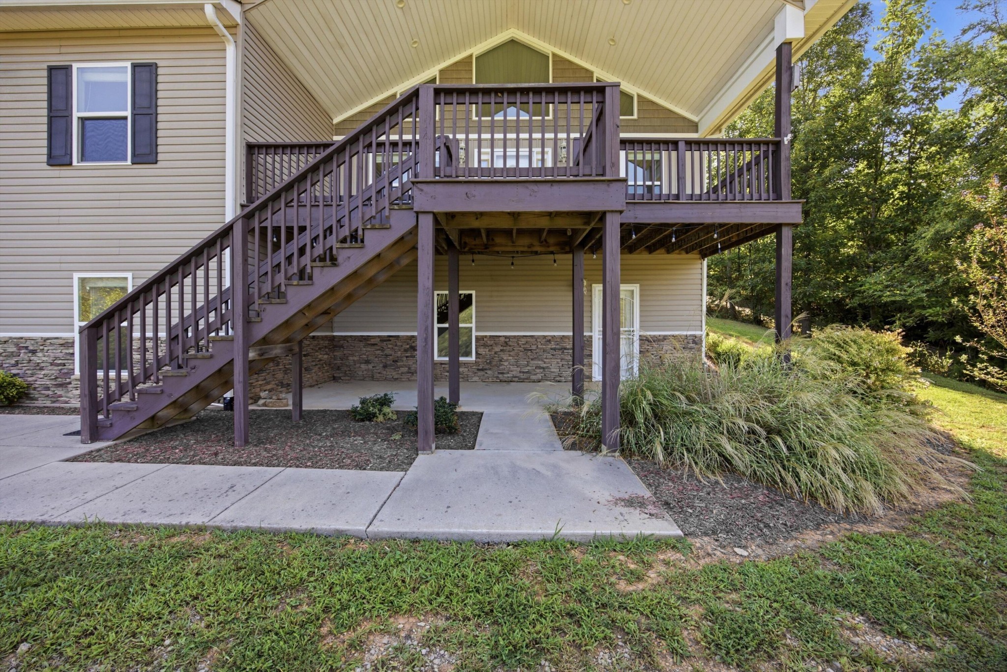 365 Meadowbrook Lane