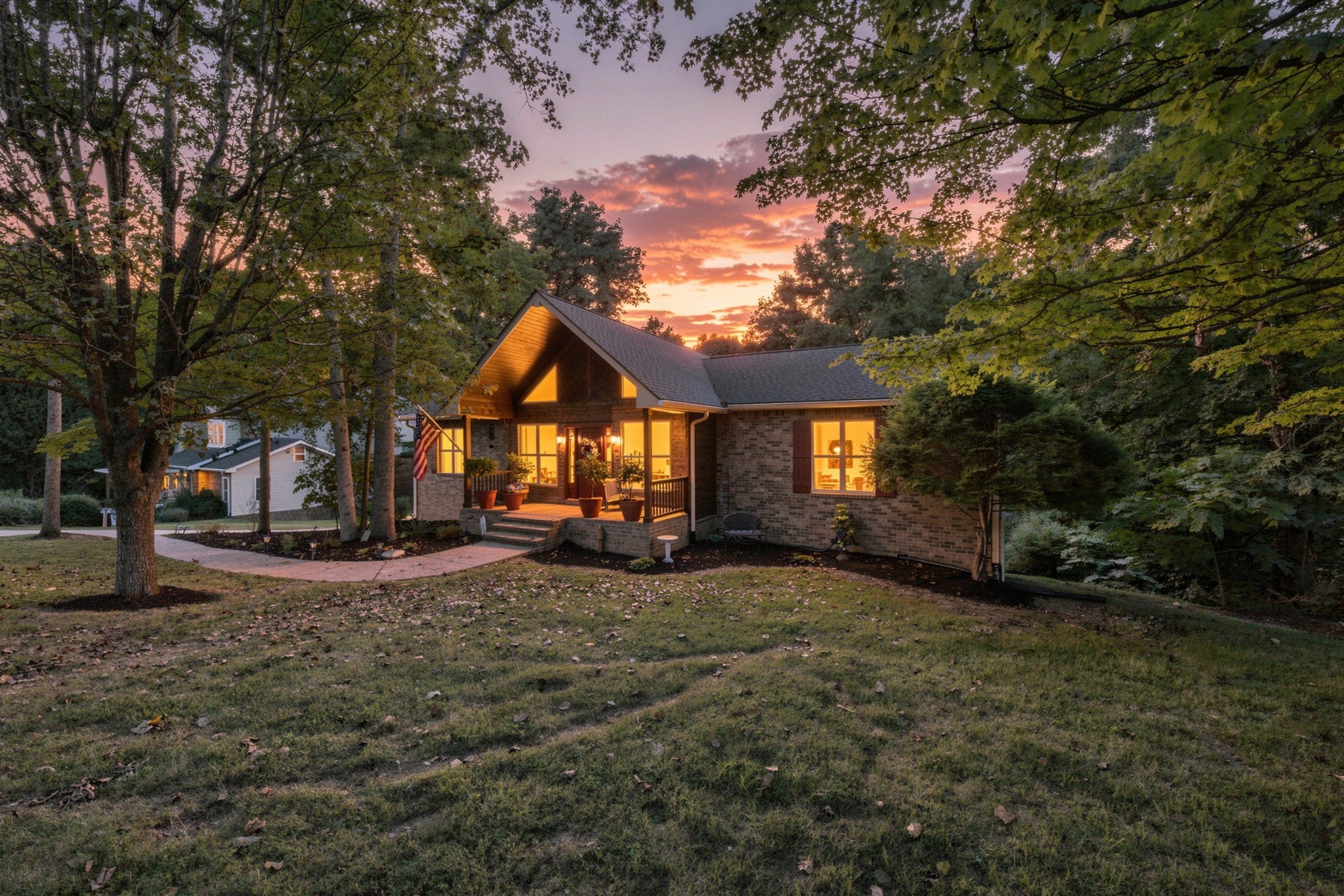 1003 Red Oak Dr