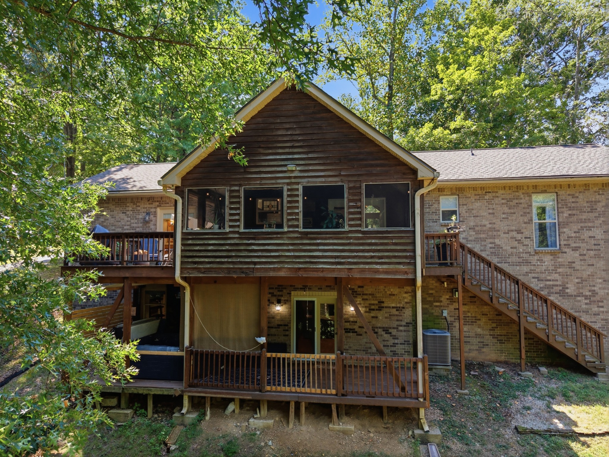 1003 Red Oak Dr