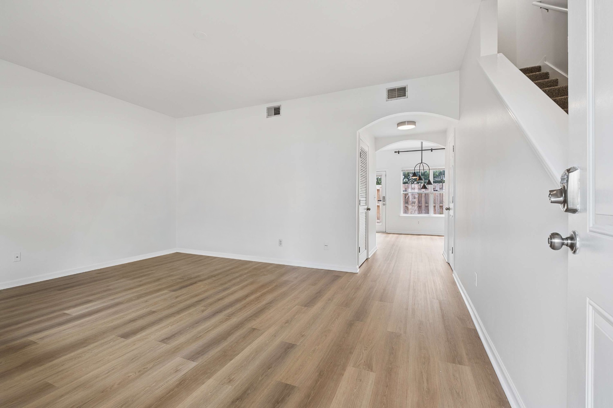 742 Vernon Ave