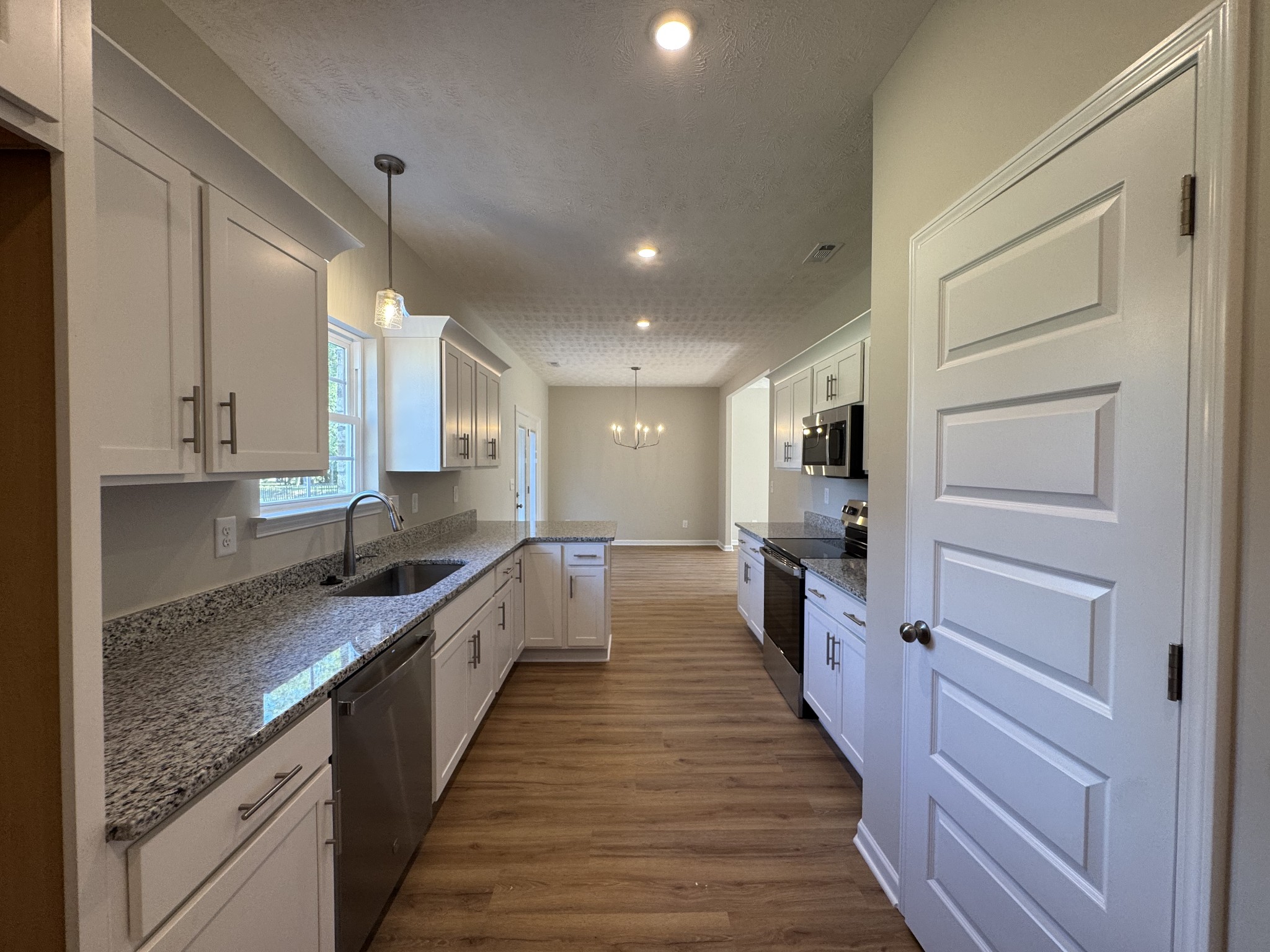 82 Laurel View St