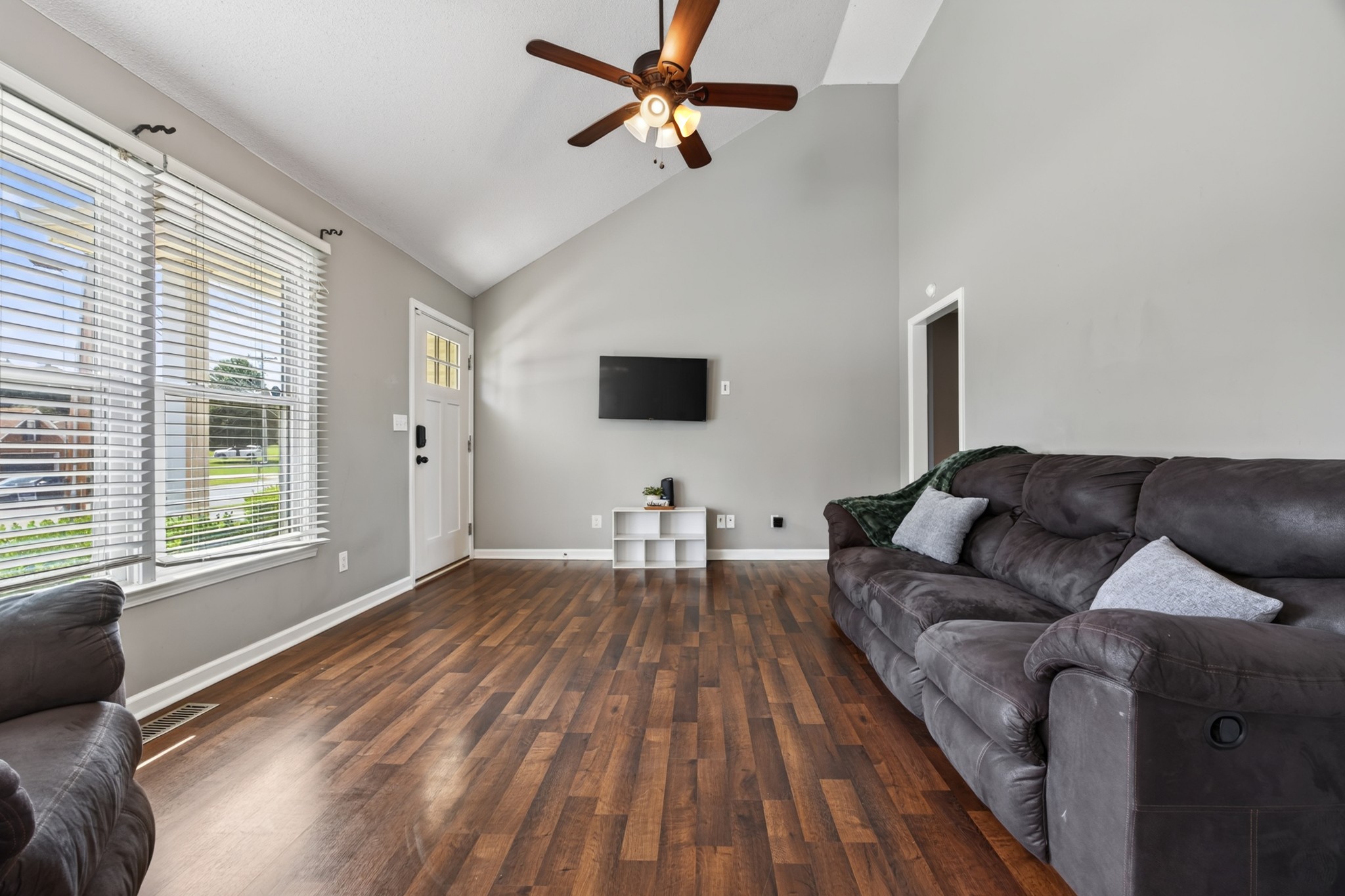 1733 Crestview Dr