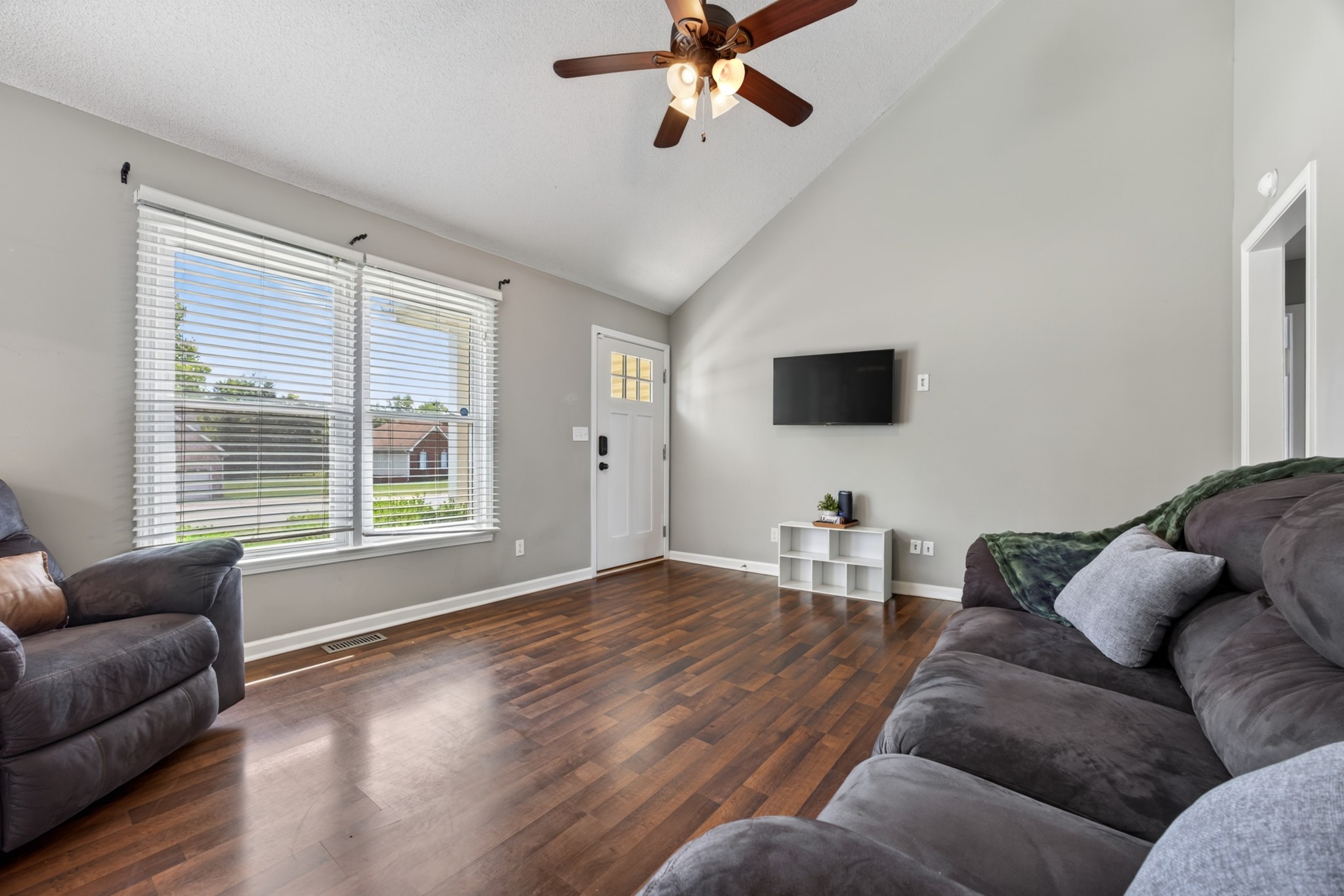 1733 Crestview Dr