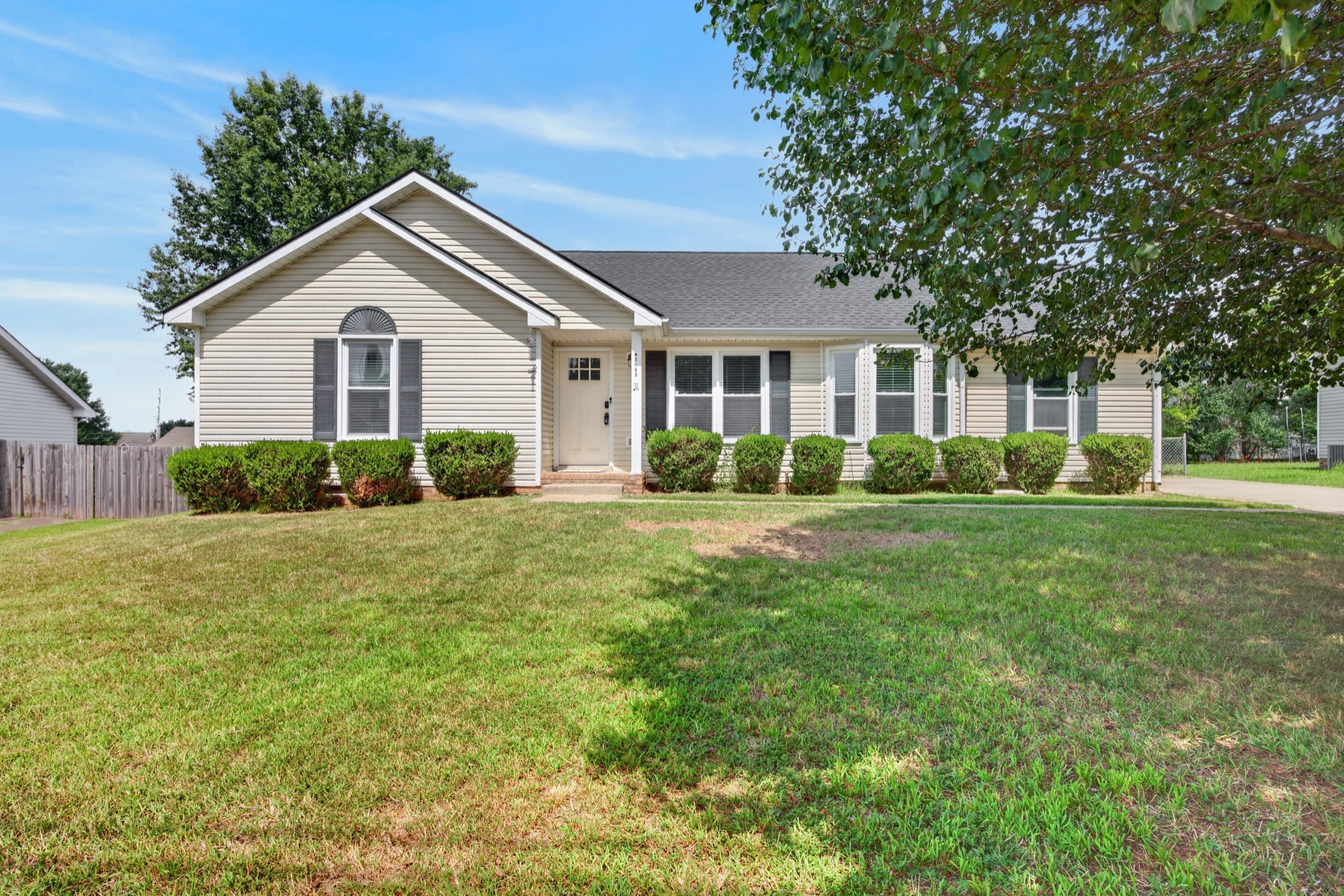 1733 Crestview Dr