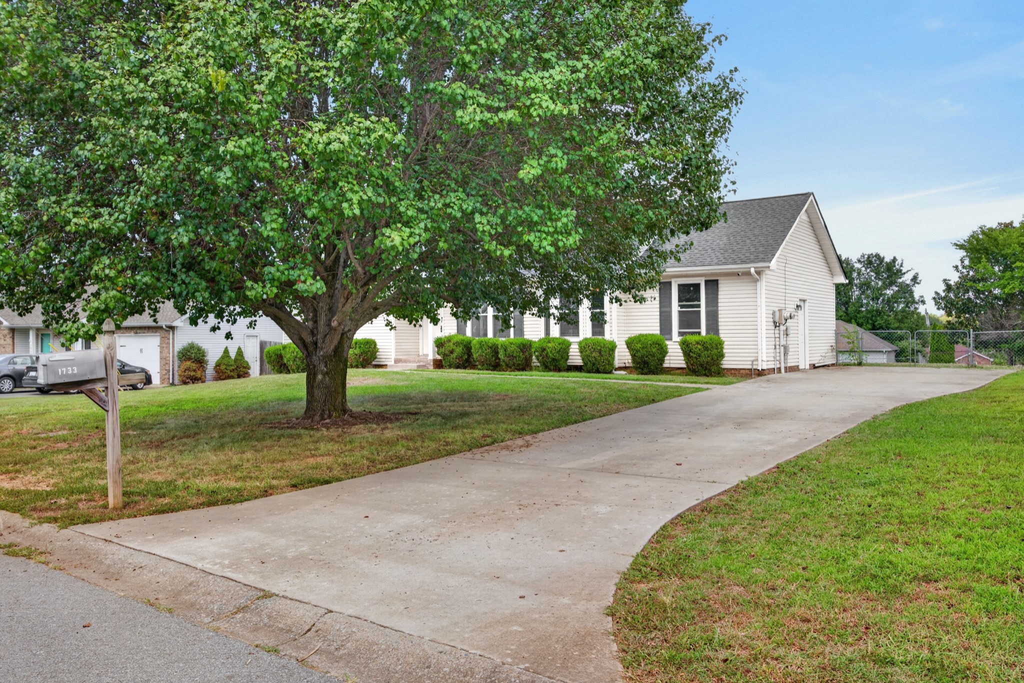 1733 Crestview Dr