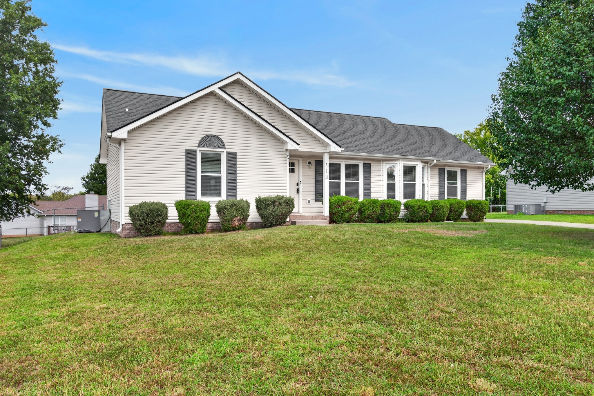 1733 Crestview Dr