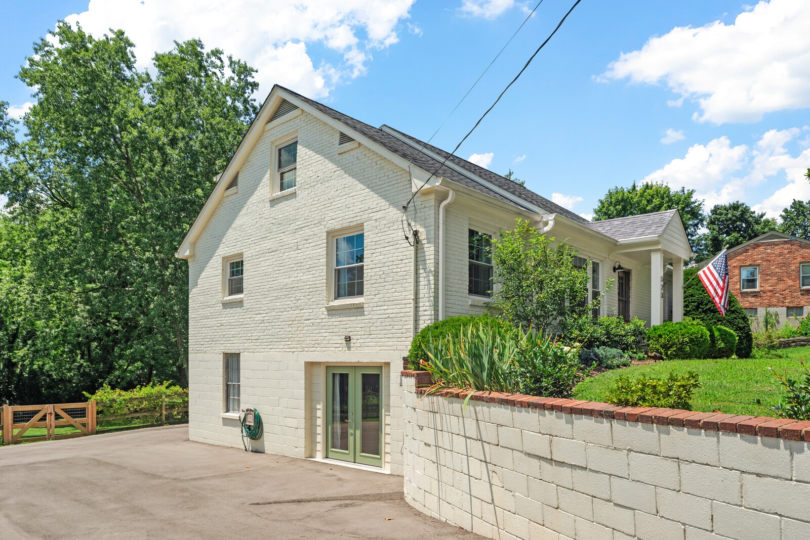 523 Crieve Rd