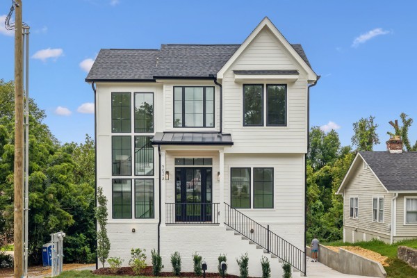 902A Douglas Ave