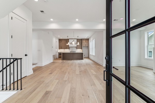 902A Douglas Ave