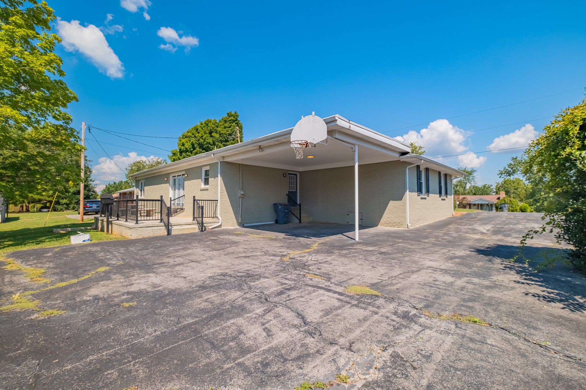 226 Roosevelt Rd