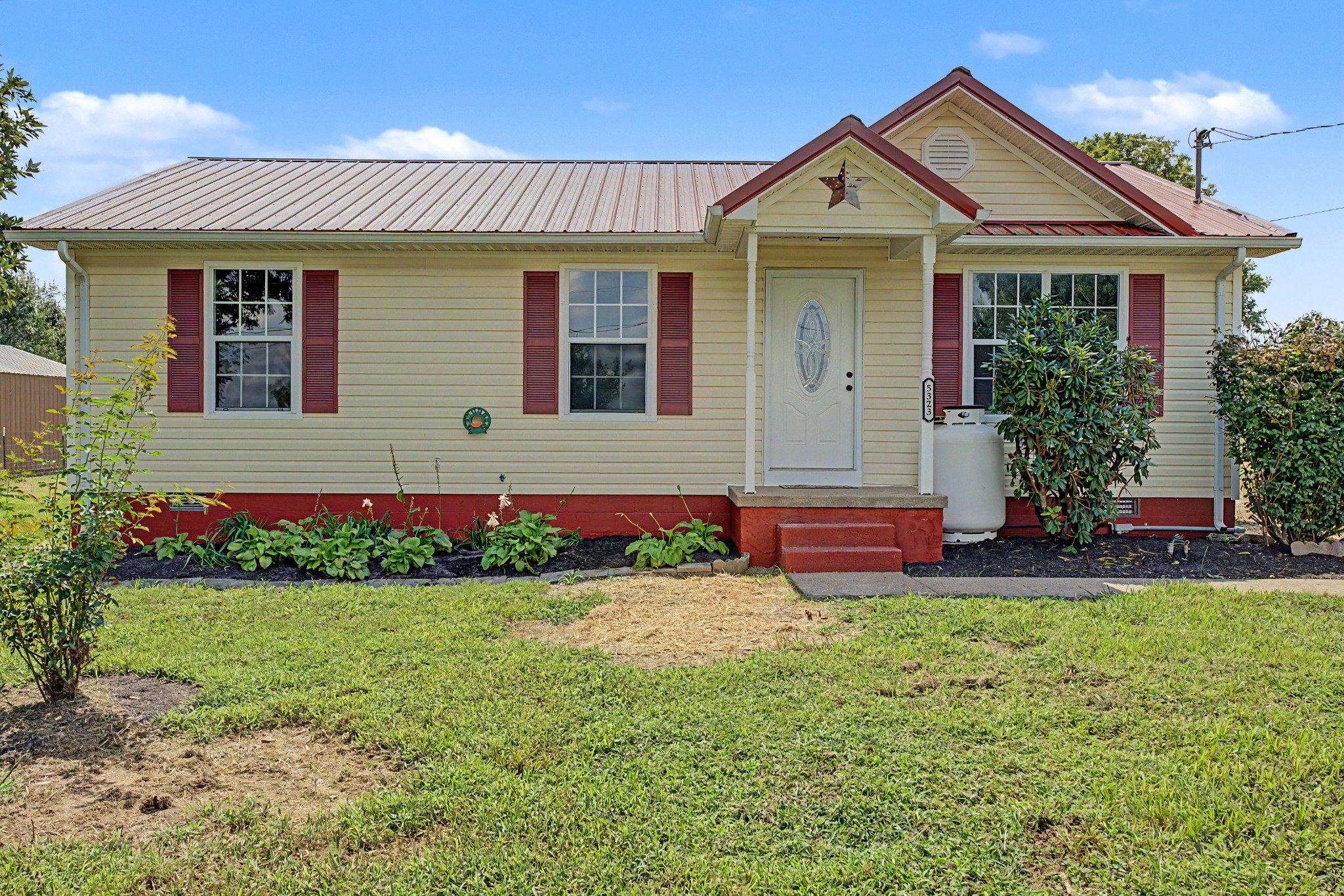 5323 Roaring Springs Rd
