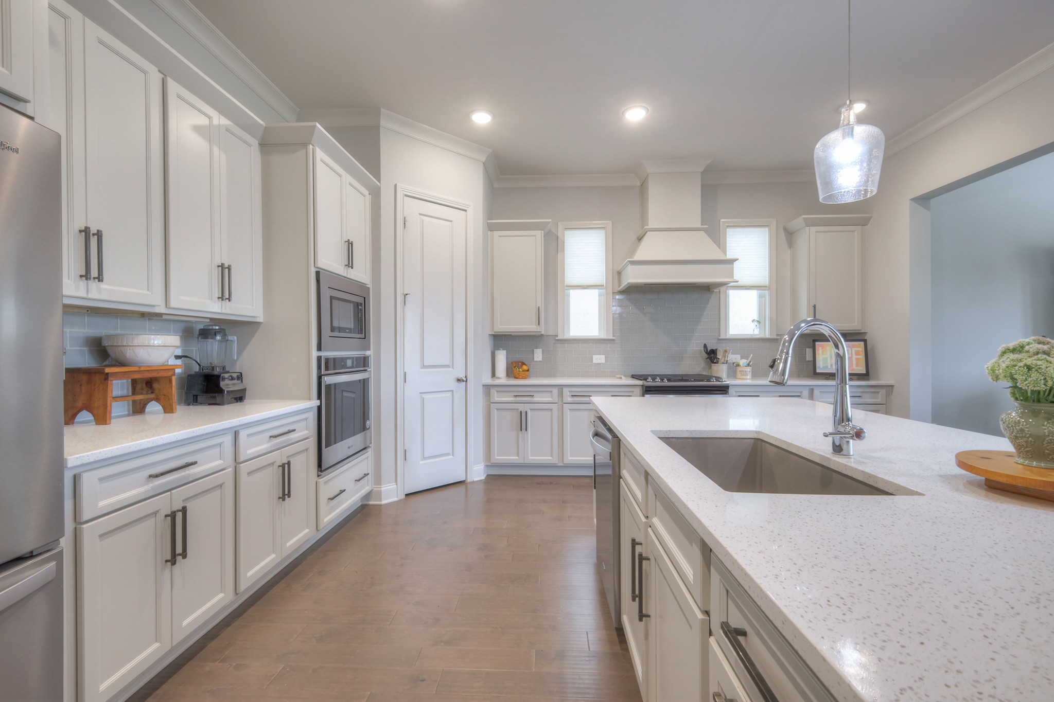 1044 Cabell Dr