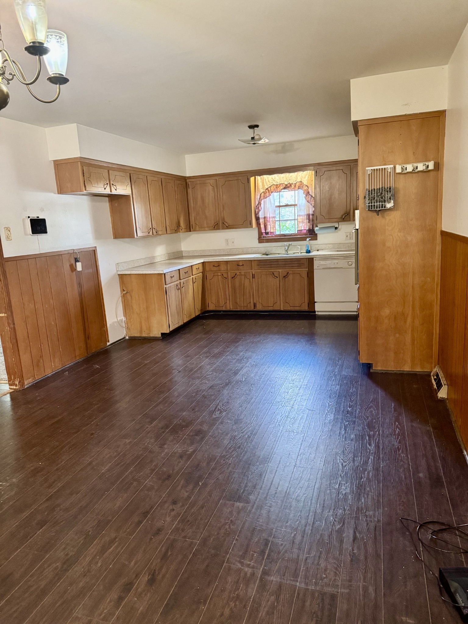 214 River Dr