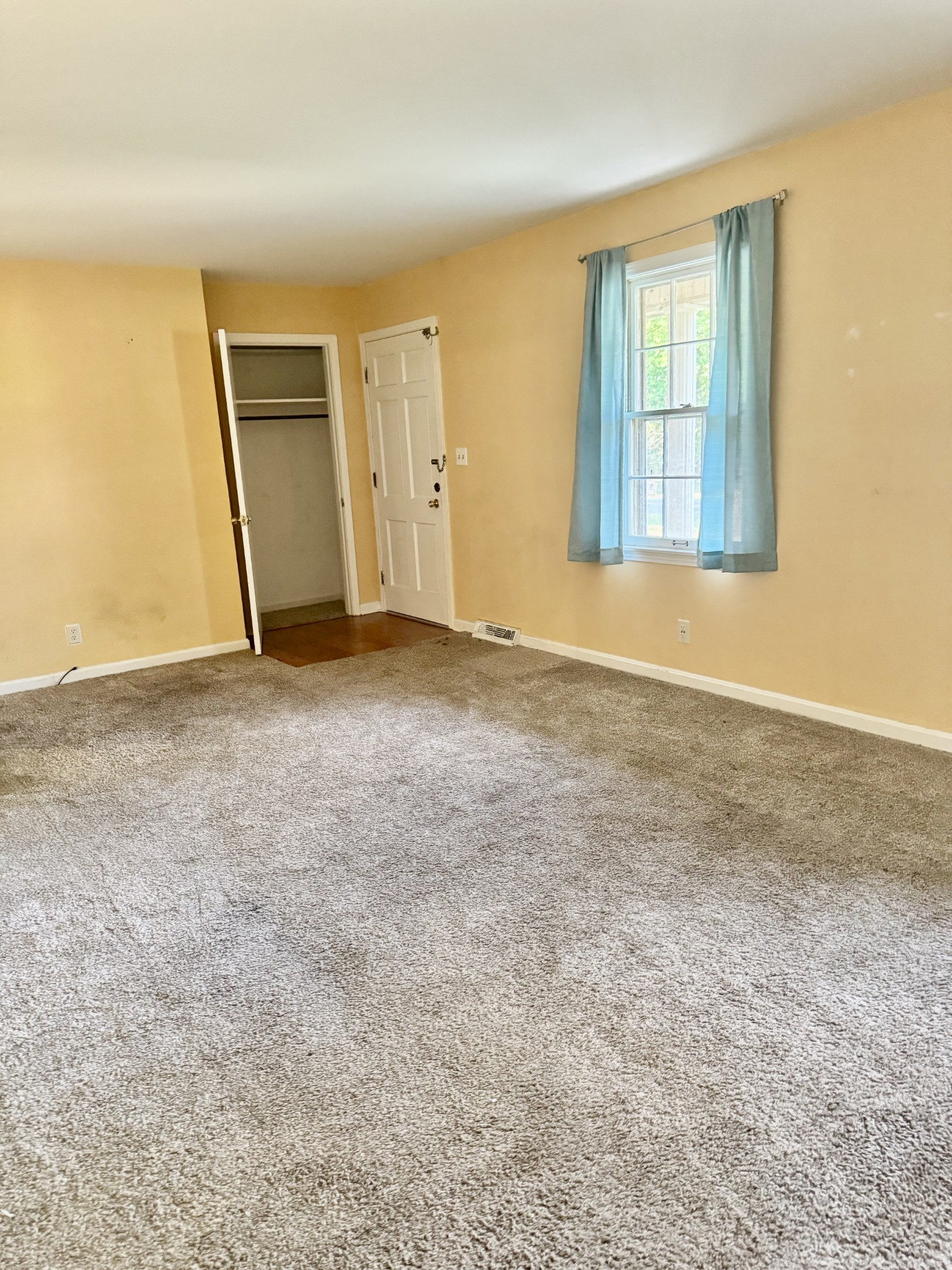 214 River Dr