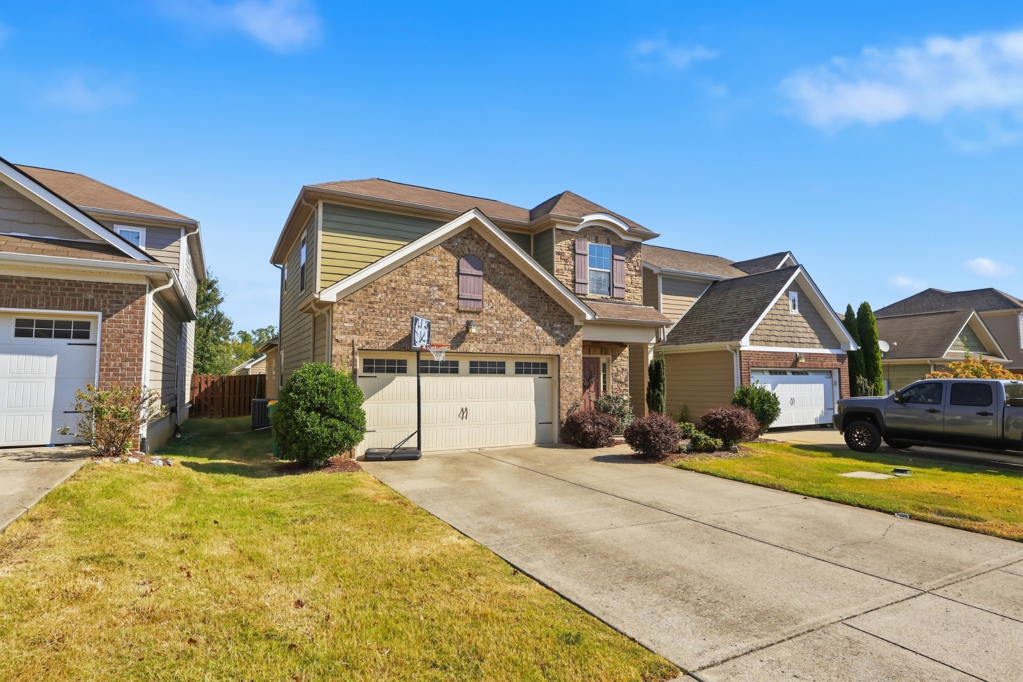 1025 Hemlock Dr