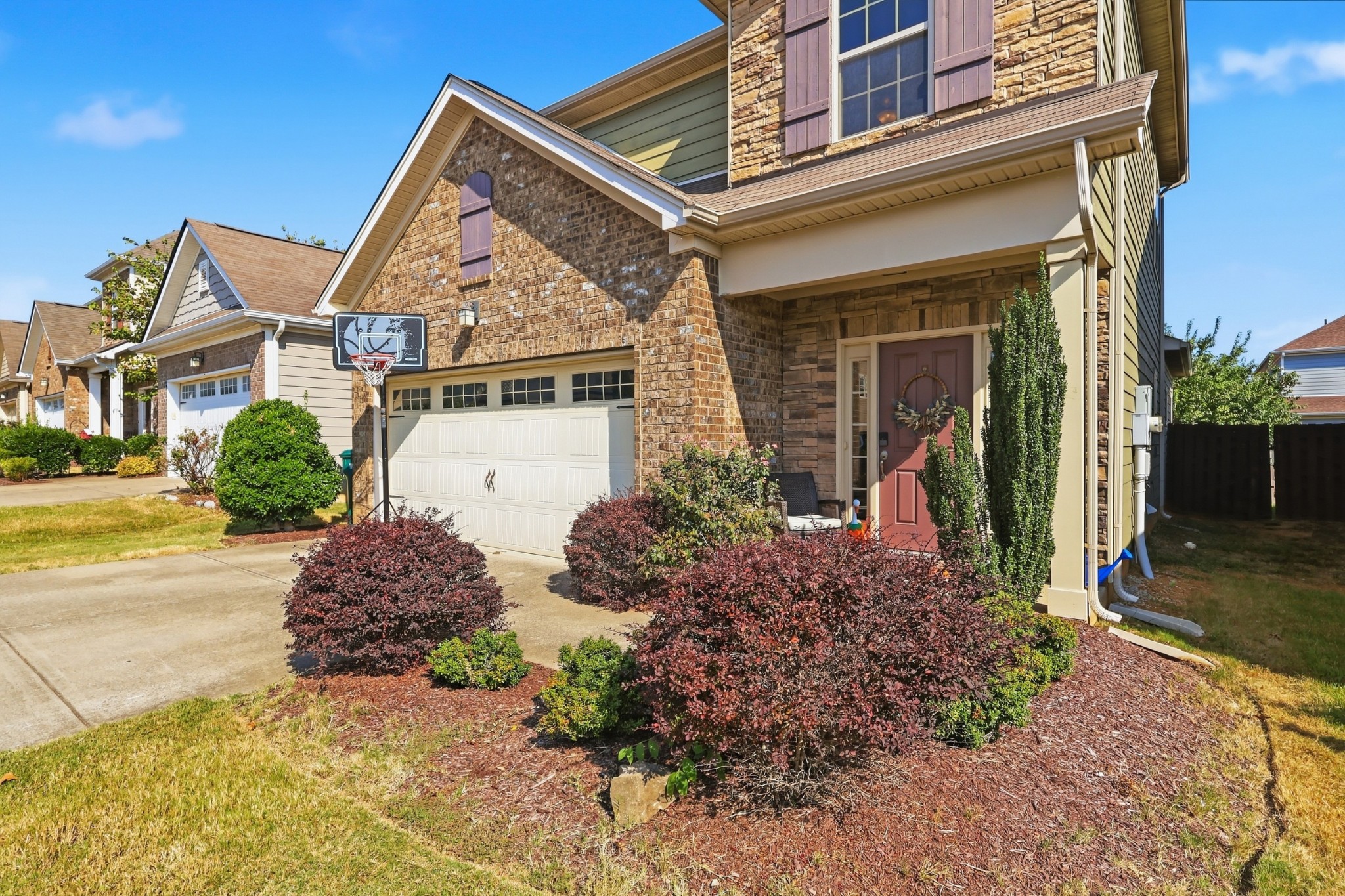 1025 Hemlock Dr