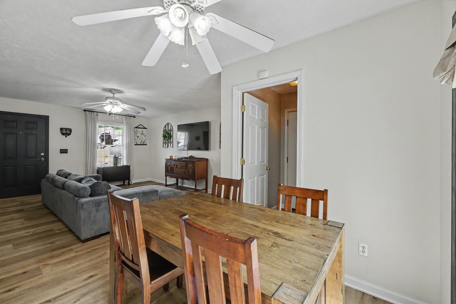 718 Paige Ct