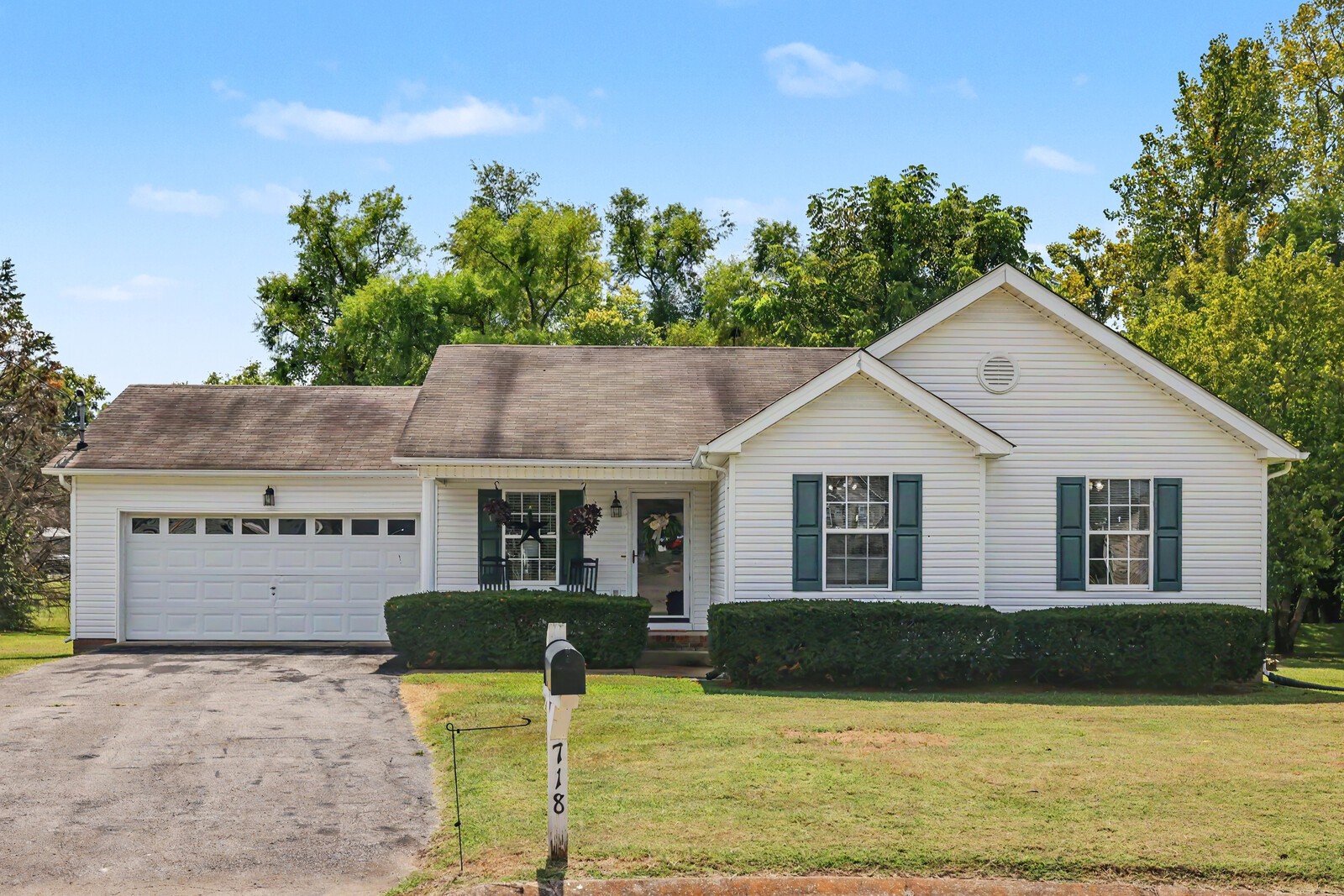 718 Paige Ct