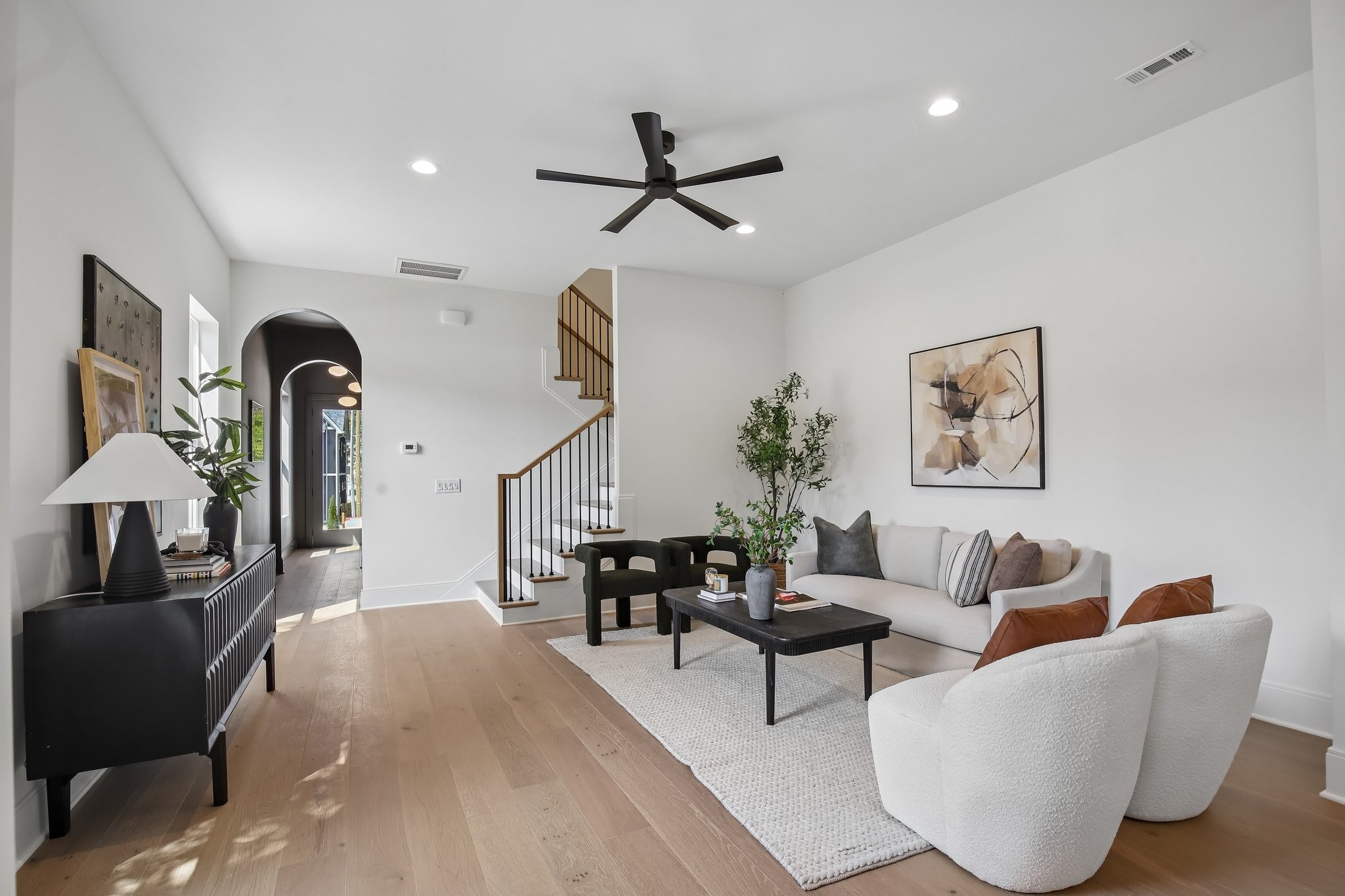 2013 Sultana Ave