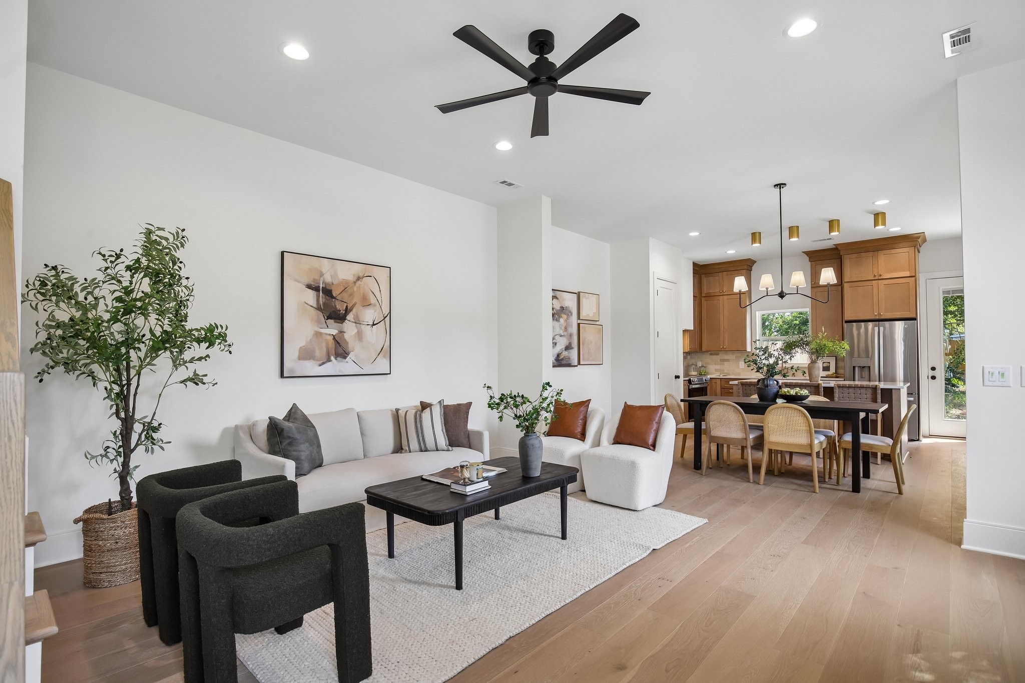 2013 Sultana Ave