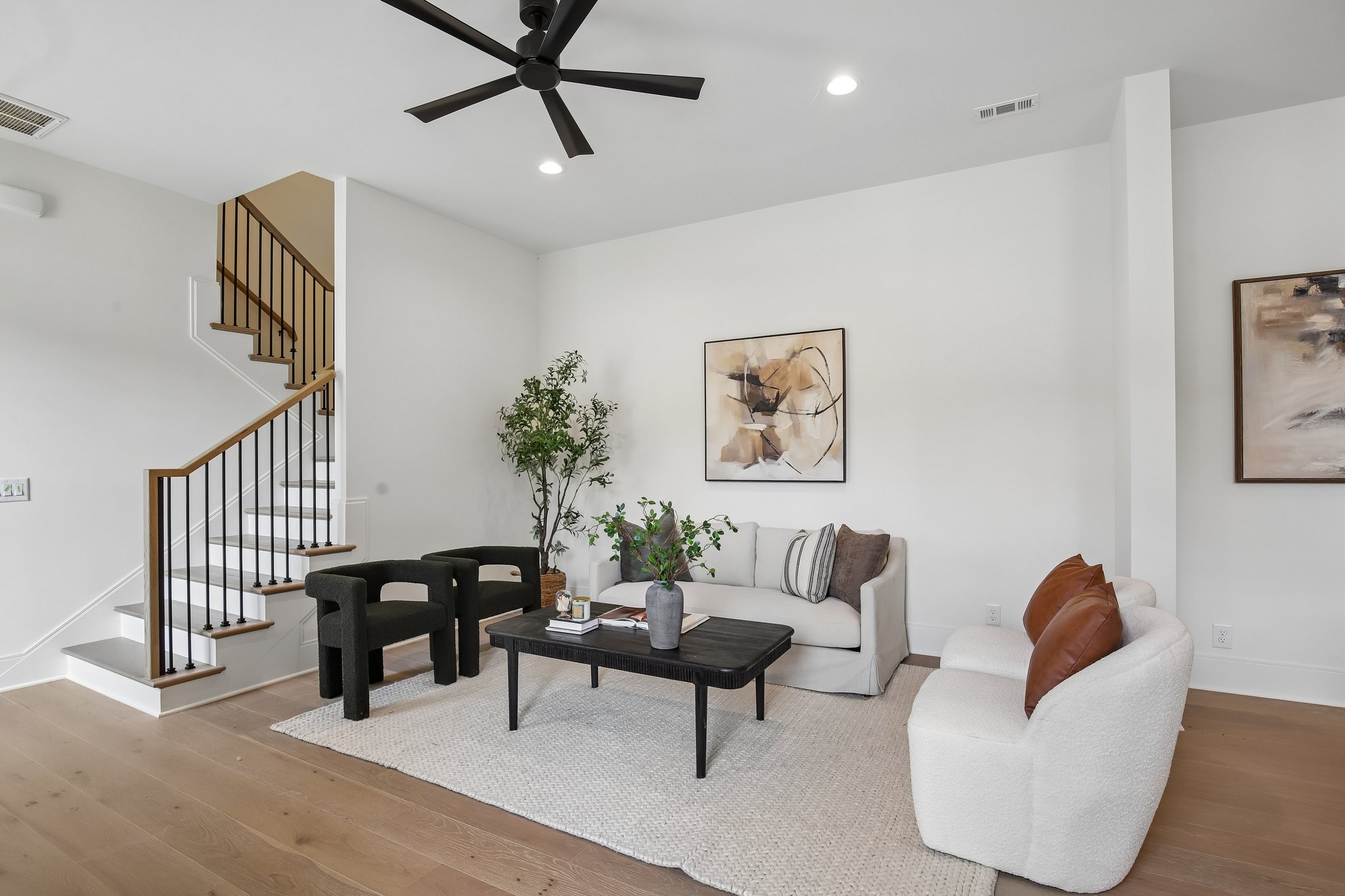 2013 Sultana Ave