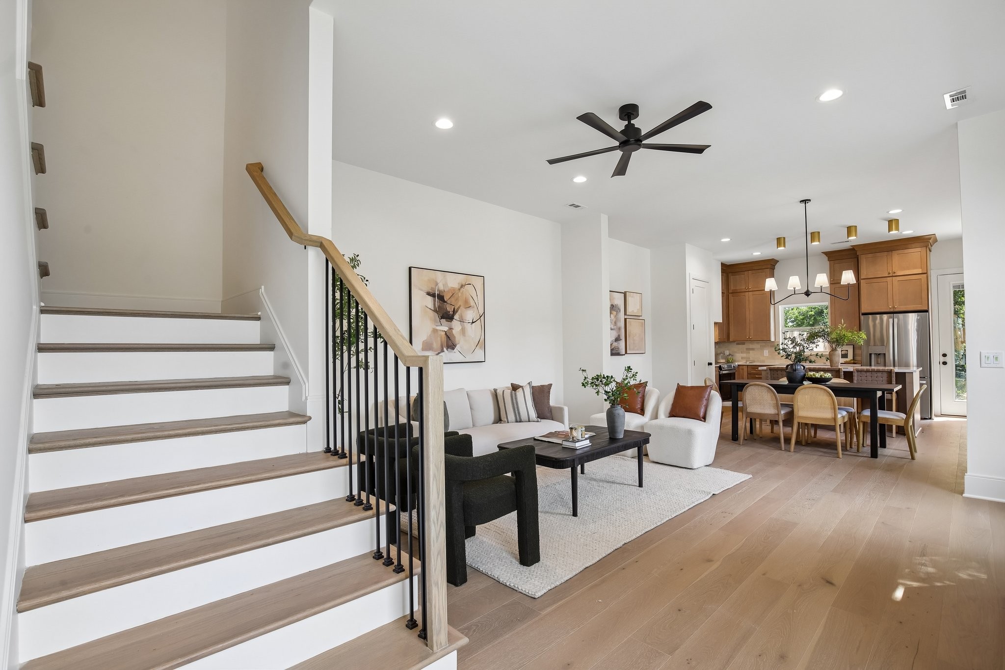 2013 Sultana Ave