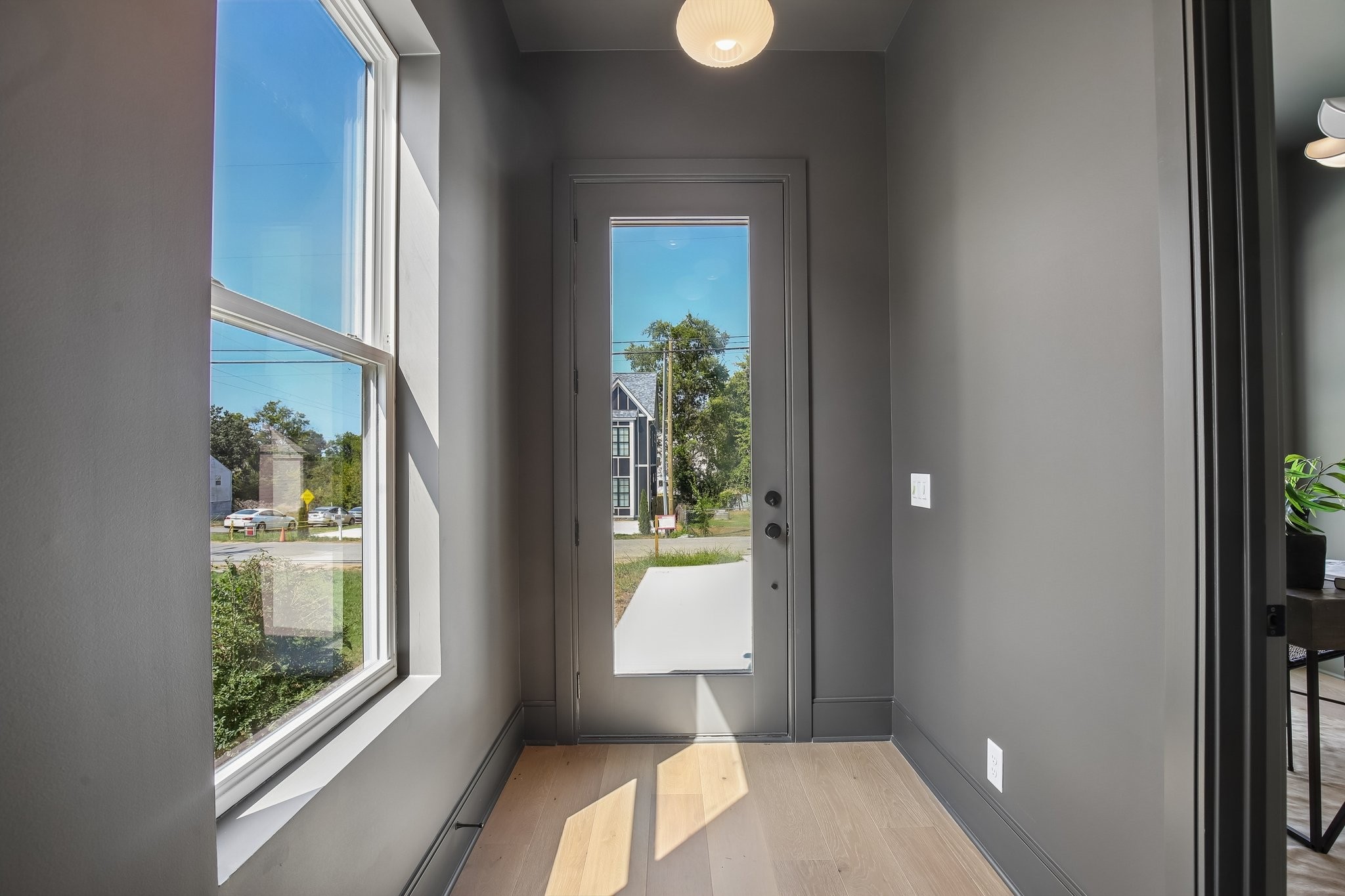 2013 Sultana Ave