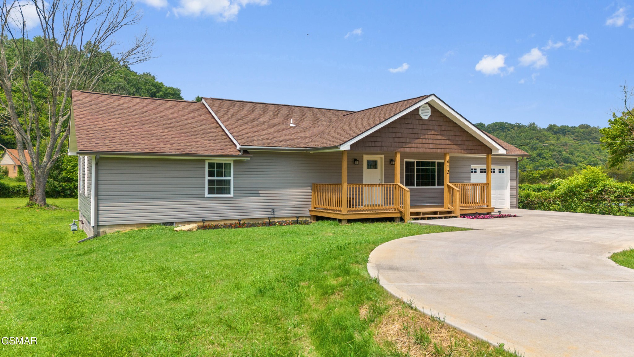 412 Apple Valley Road