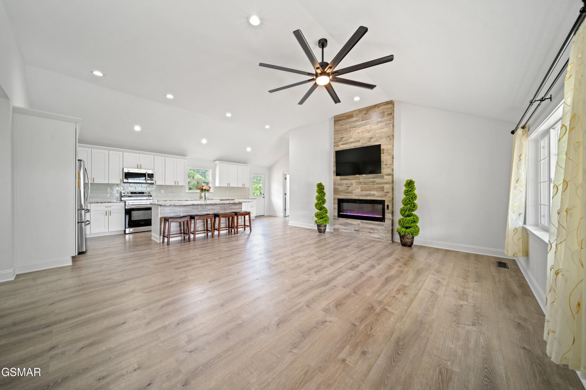 412 Apple Valley Road