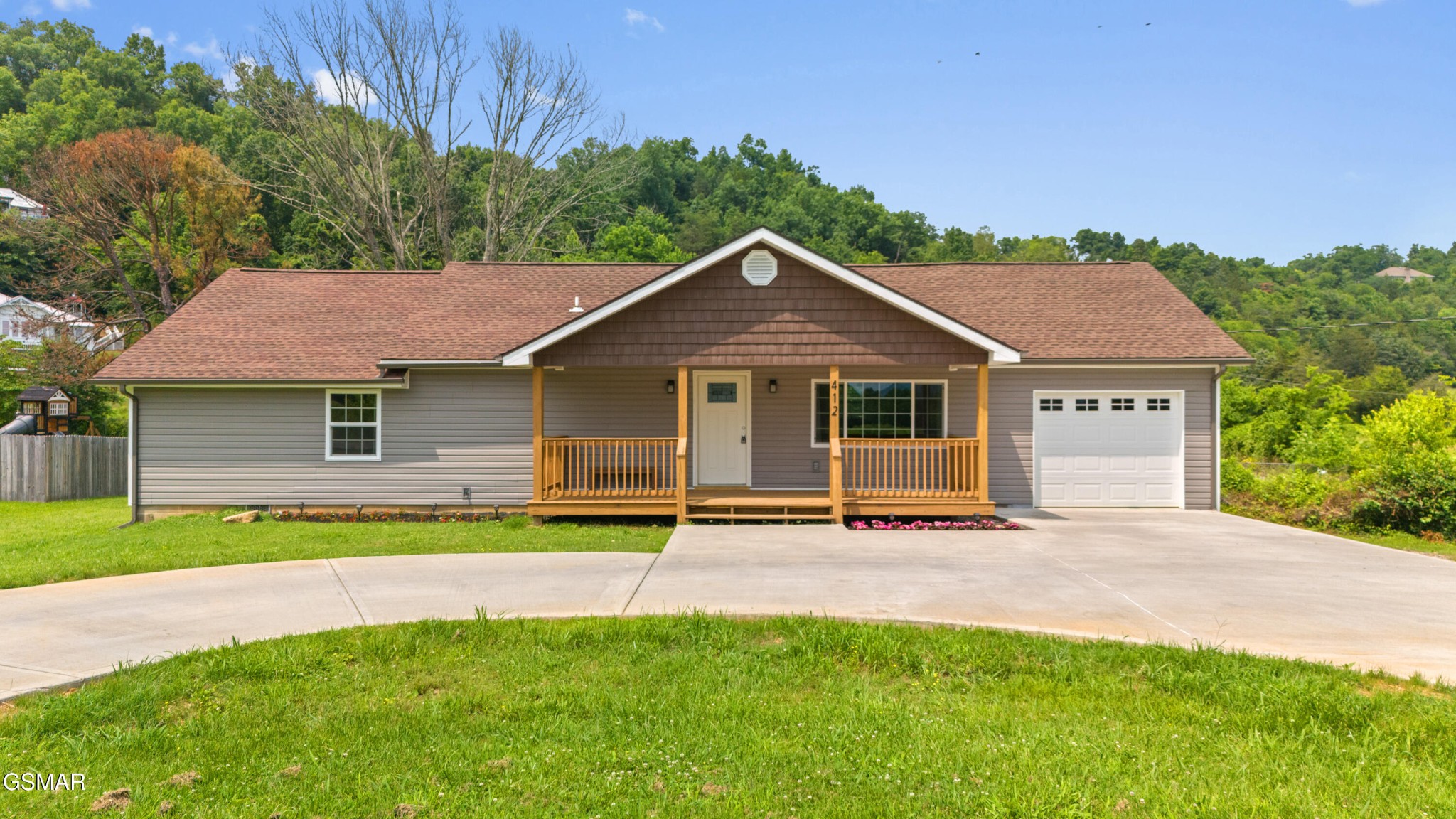 412 Apple Valley Road