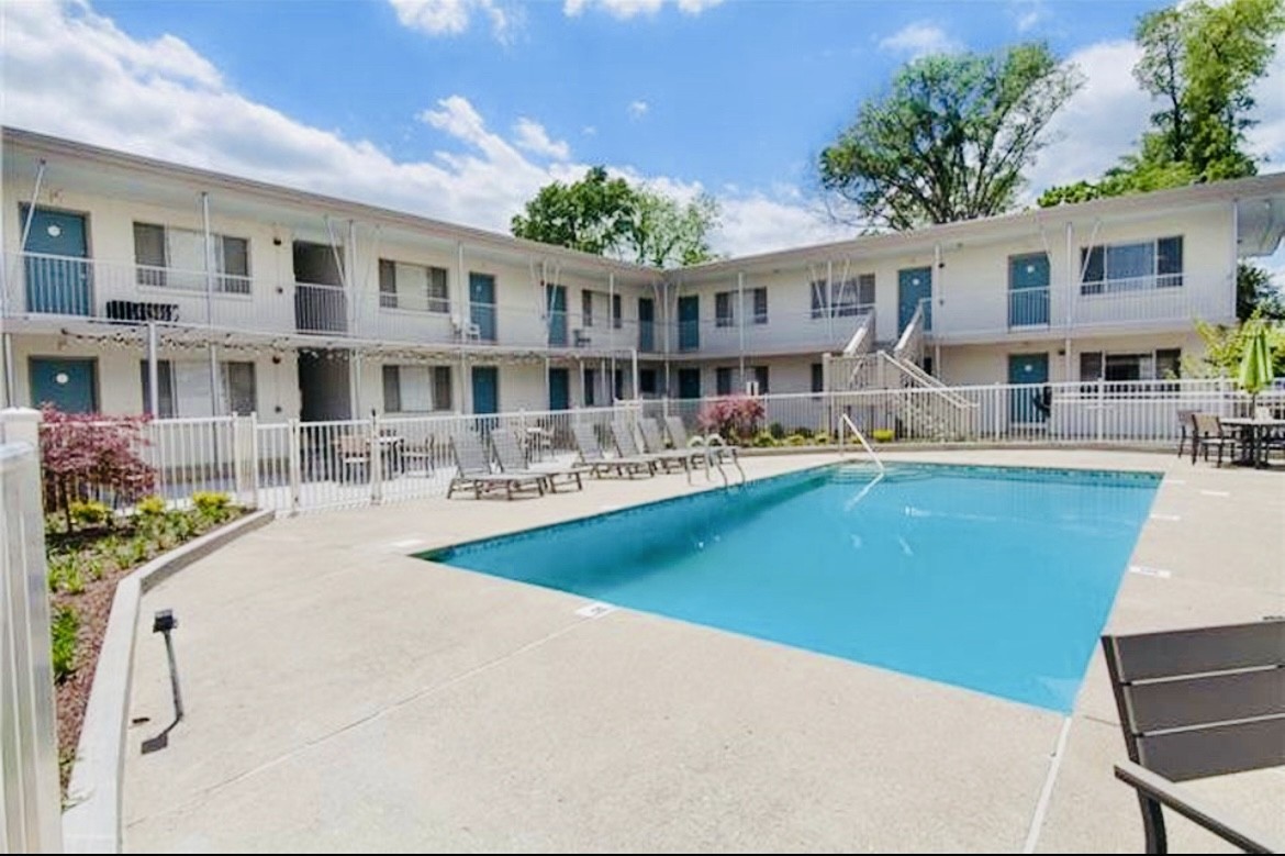 801 Hillview Hts