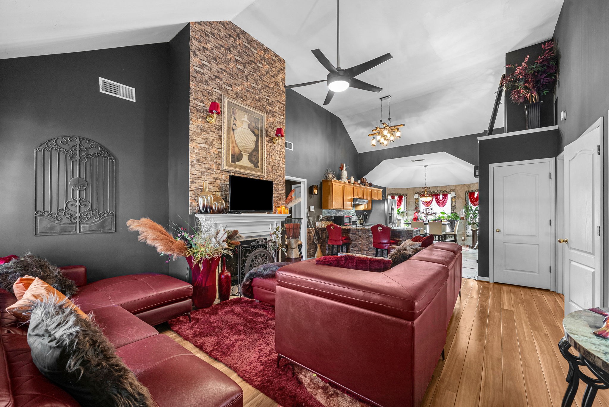 4932 Hickory Woods, E