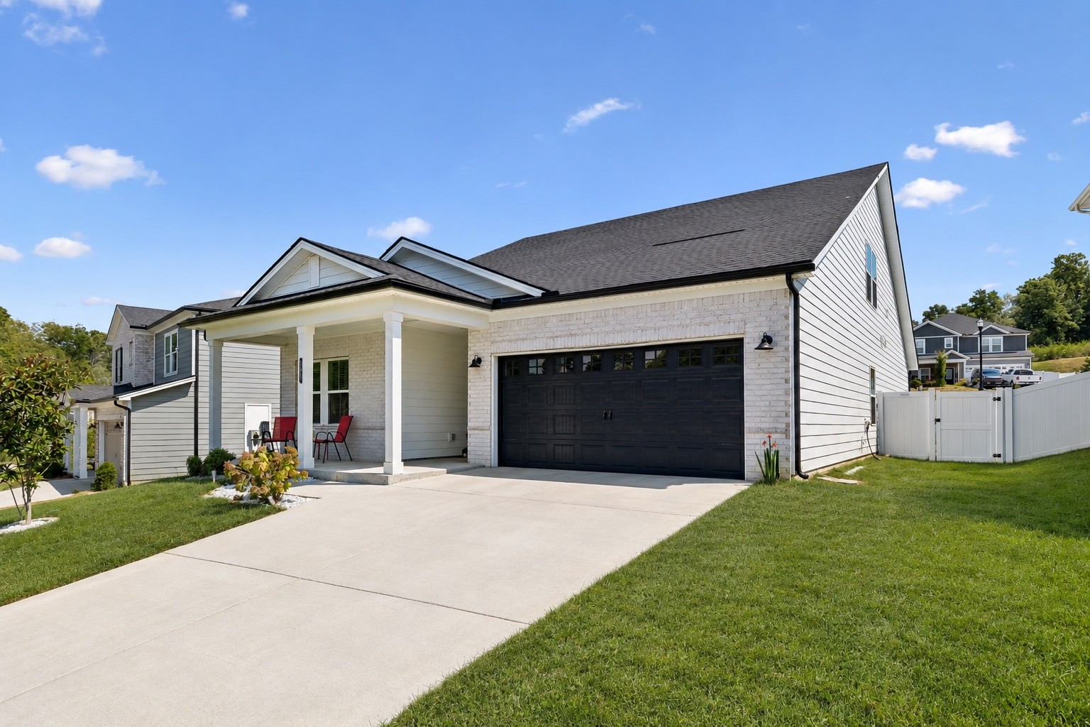 4877 Myra Dr